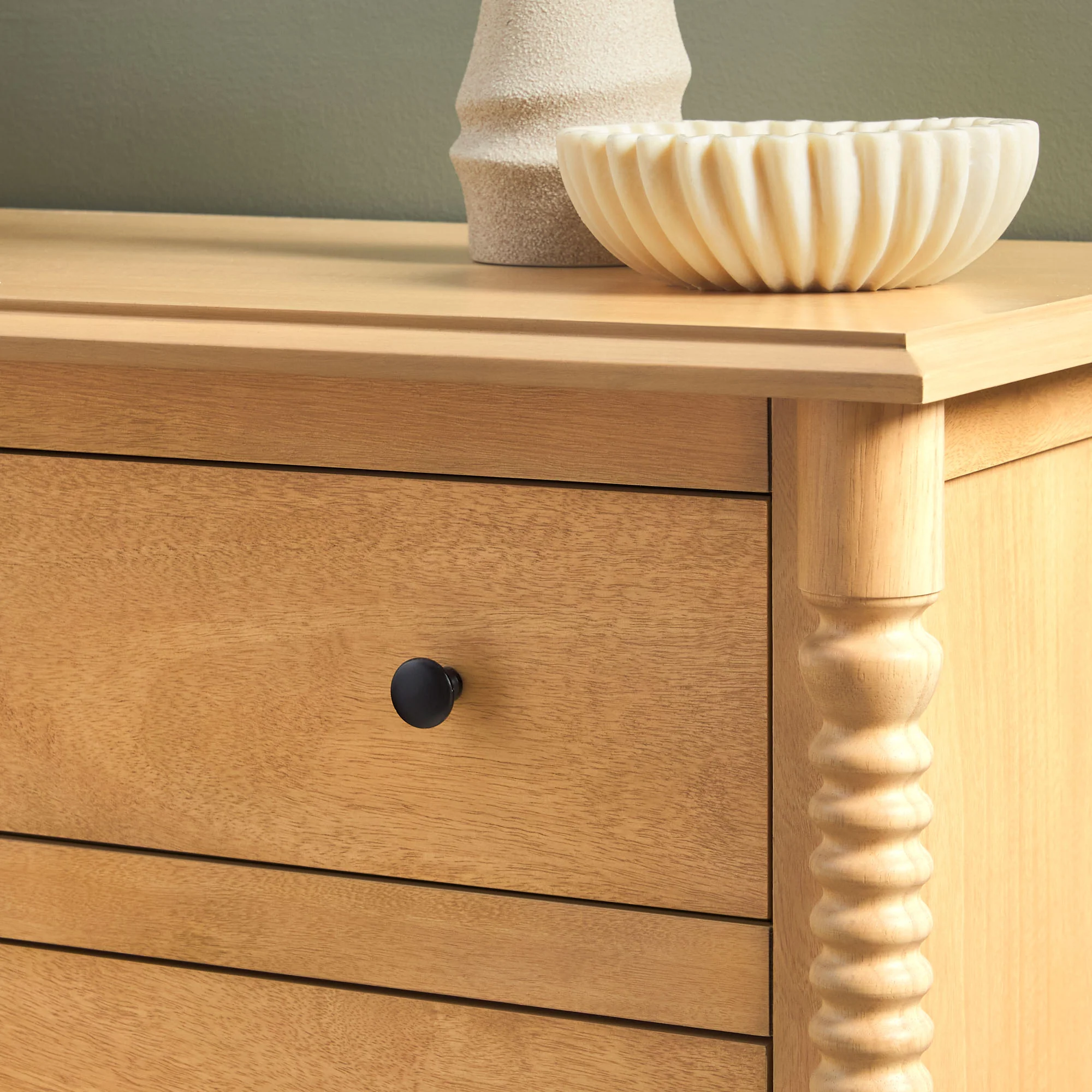 Traditional Vivienne 6-Drawer Easy Assembly Solid Wood Dresser