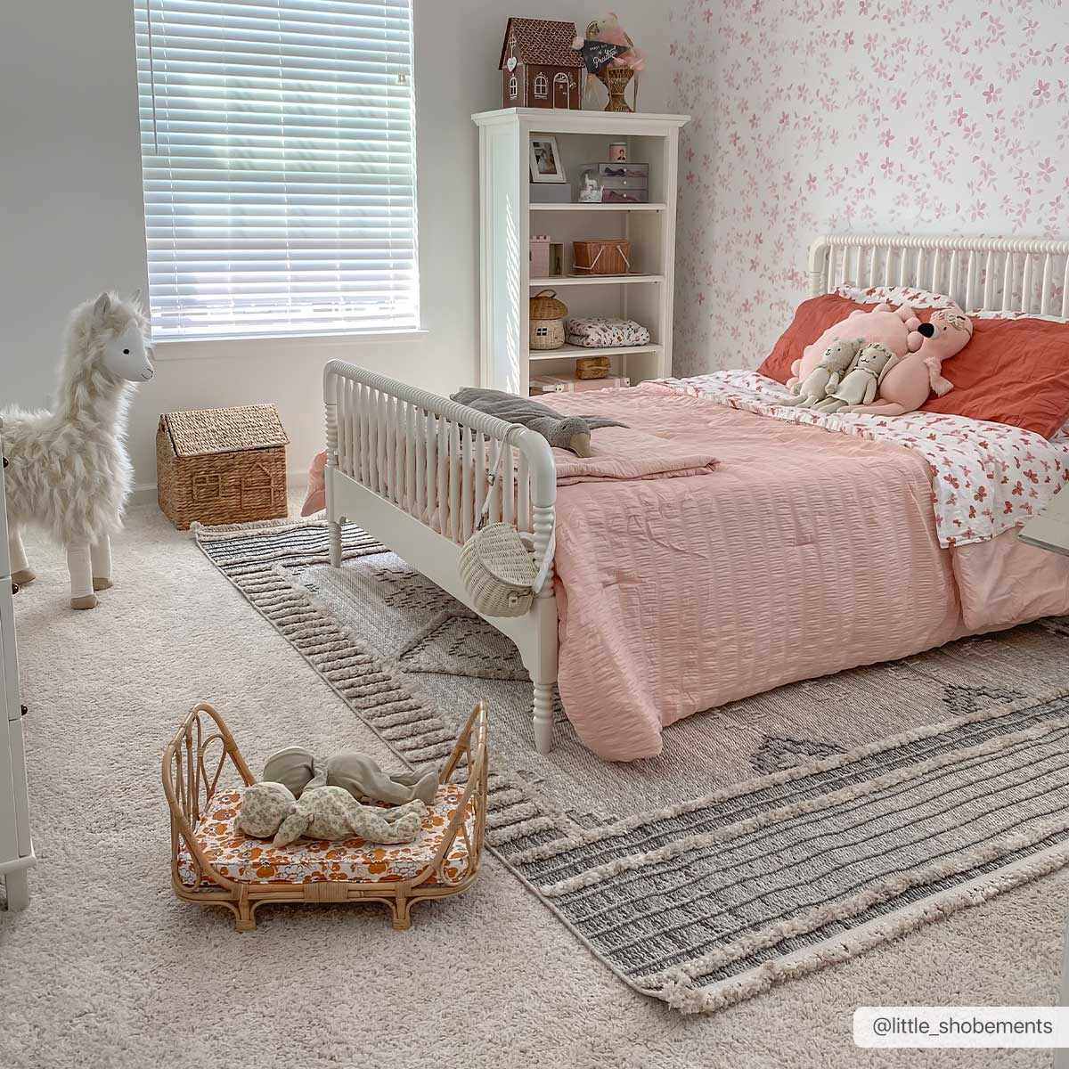 Boutique Rugs - Amaga Area Rug