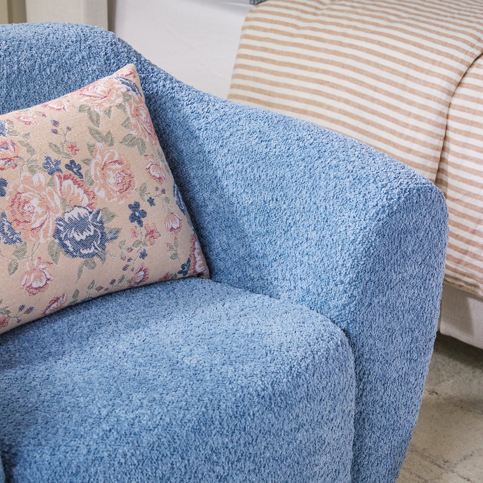 Linley Contemporary Boucle Easy Assembly Upholstered Small Accent Chair