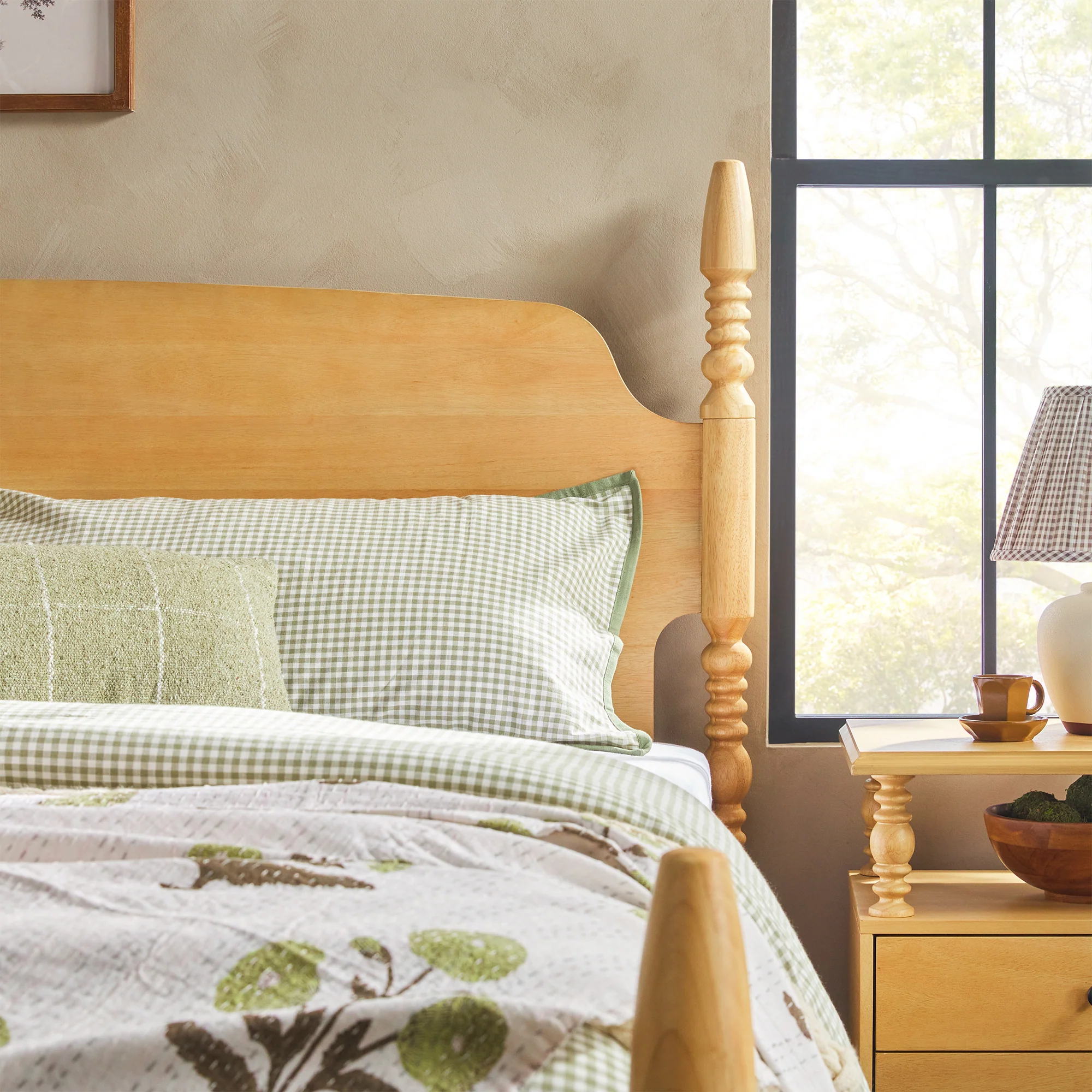 Traditional Vivienne Easy Assembly Solid Wood Bed