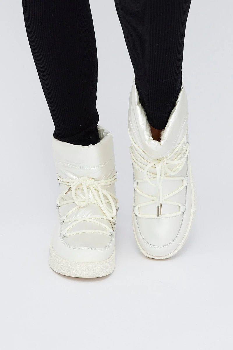 White Snow Ski Padded Boot