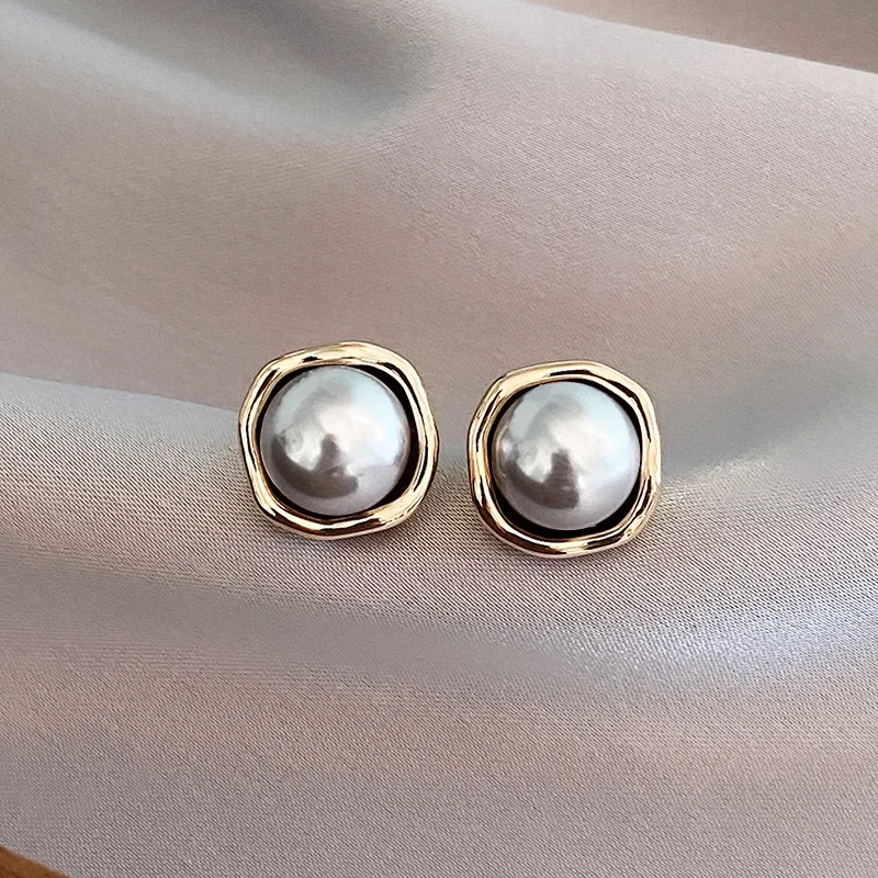 Chic Black Pearl Earrings