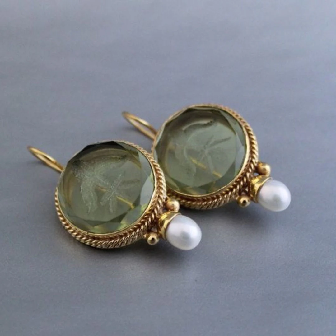 Green stone and pearl round earrings
