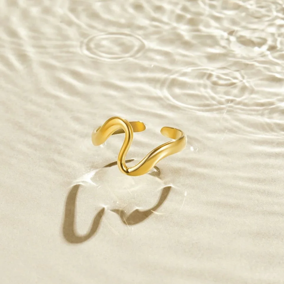 Wave Ring in Gold