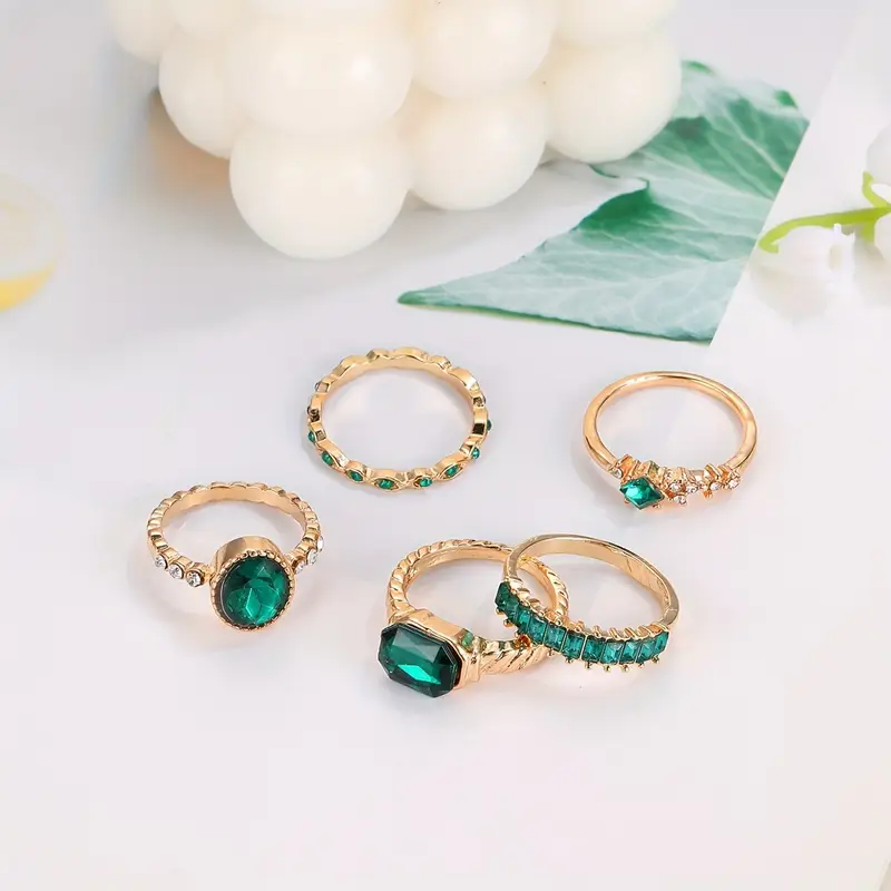 Zarina Exquisite Emerald Gold Ring Set