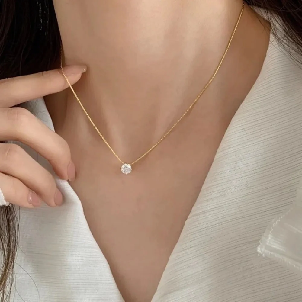 Cléa Moissanite Necklace