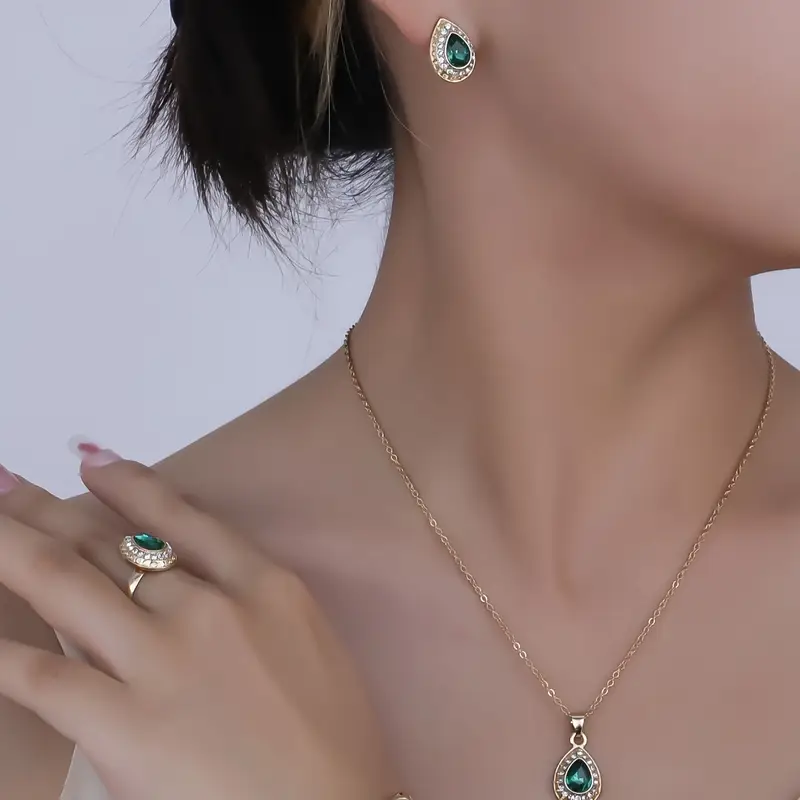 Noémie Glastra Jewelry Set