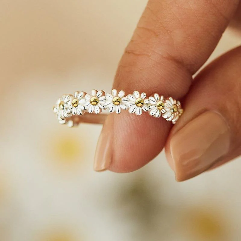 Daisy-Embellished Adjustable Silver Ring