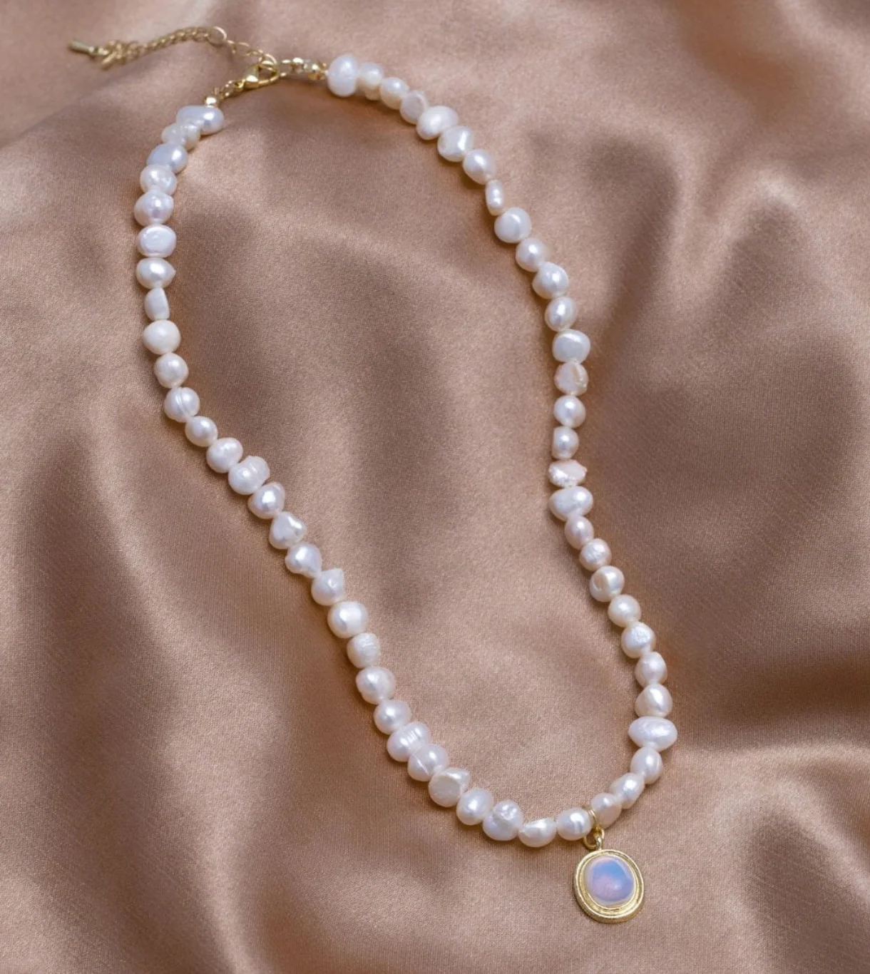 Gold Moonstone Necklace with Pearl