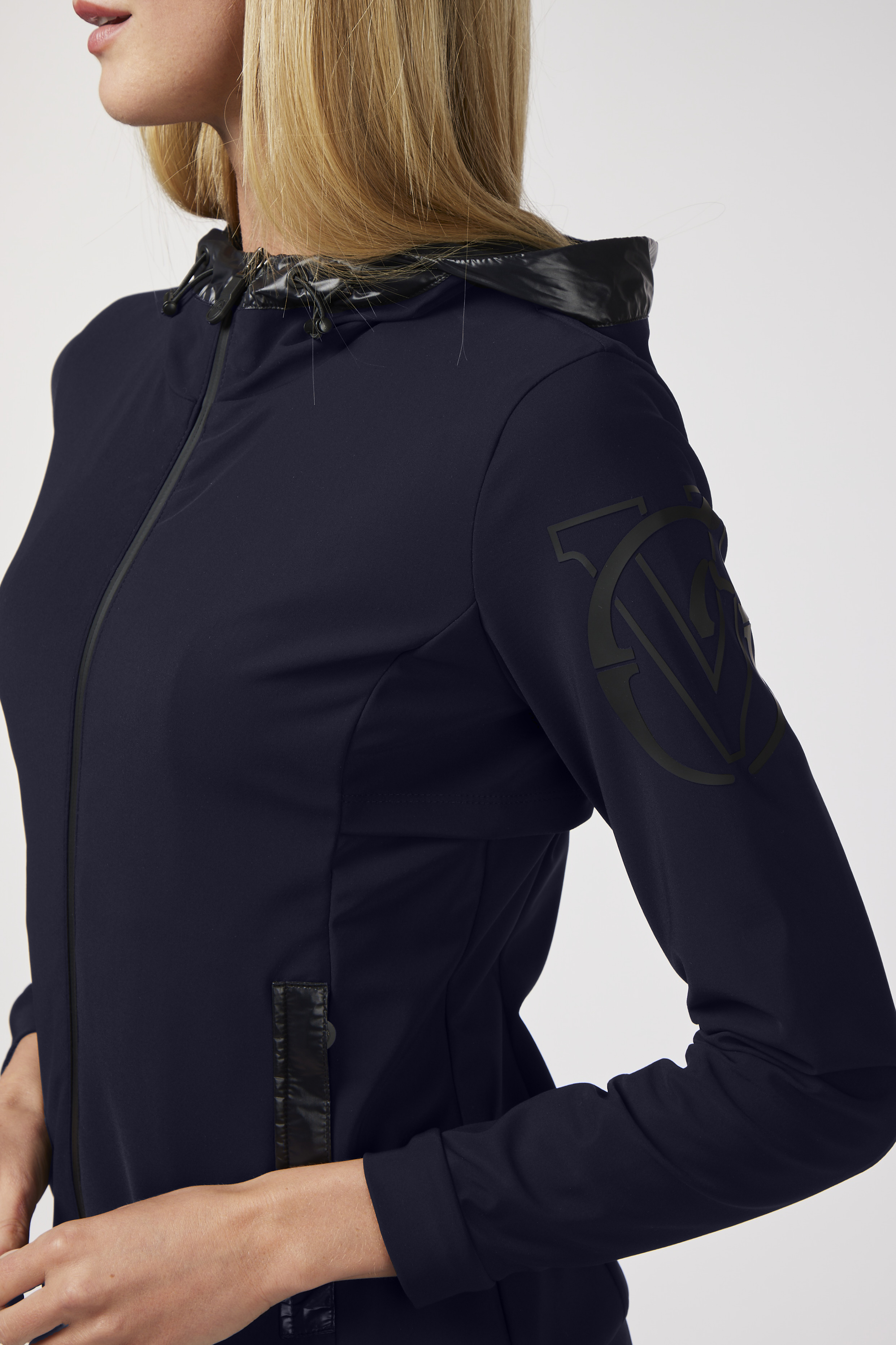 AMEGLIA WOMEN’S SOFTSHELL