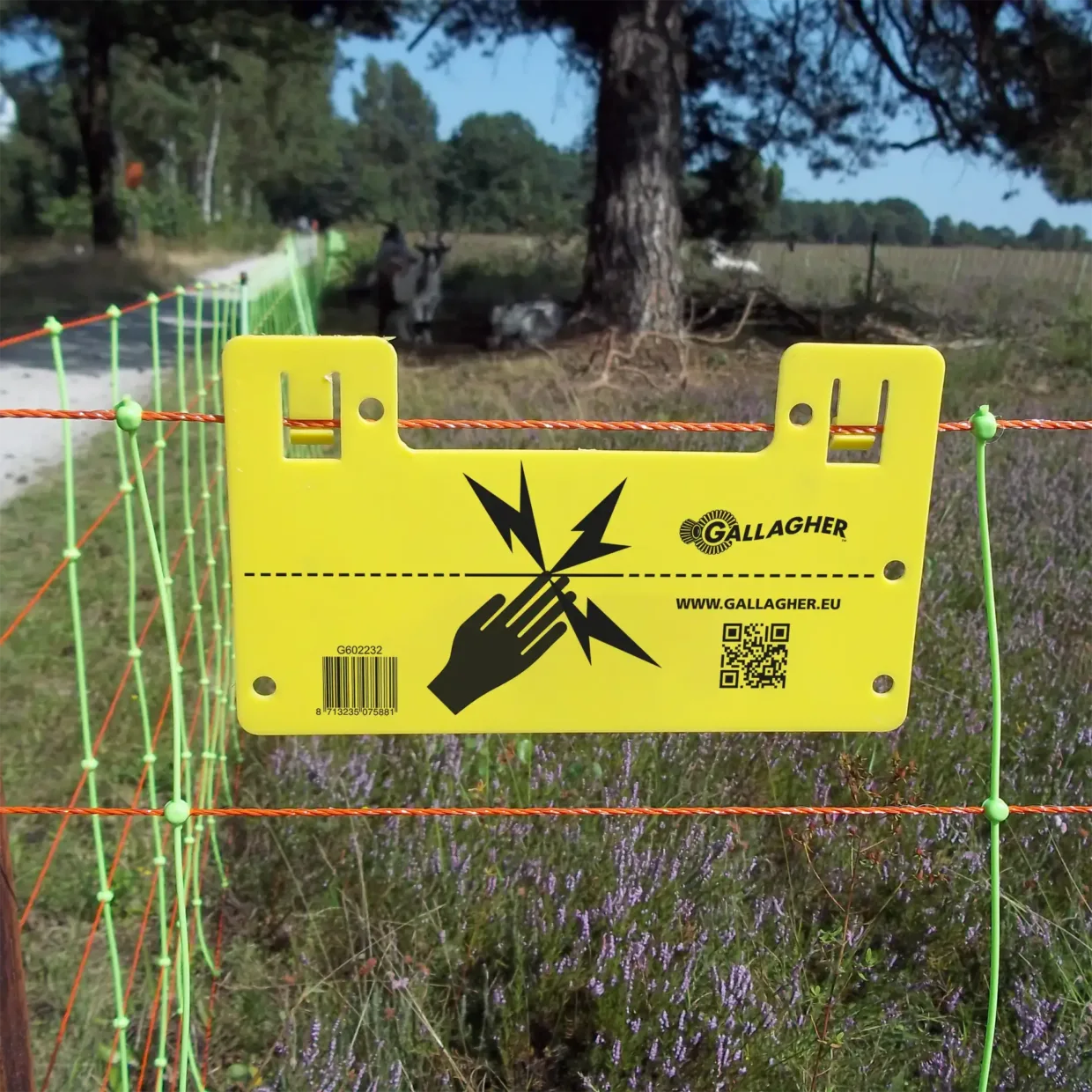 Sign: beware of electric fence