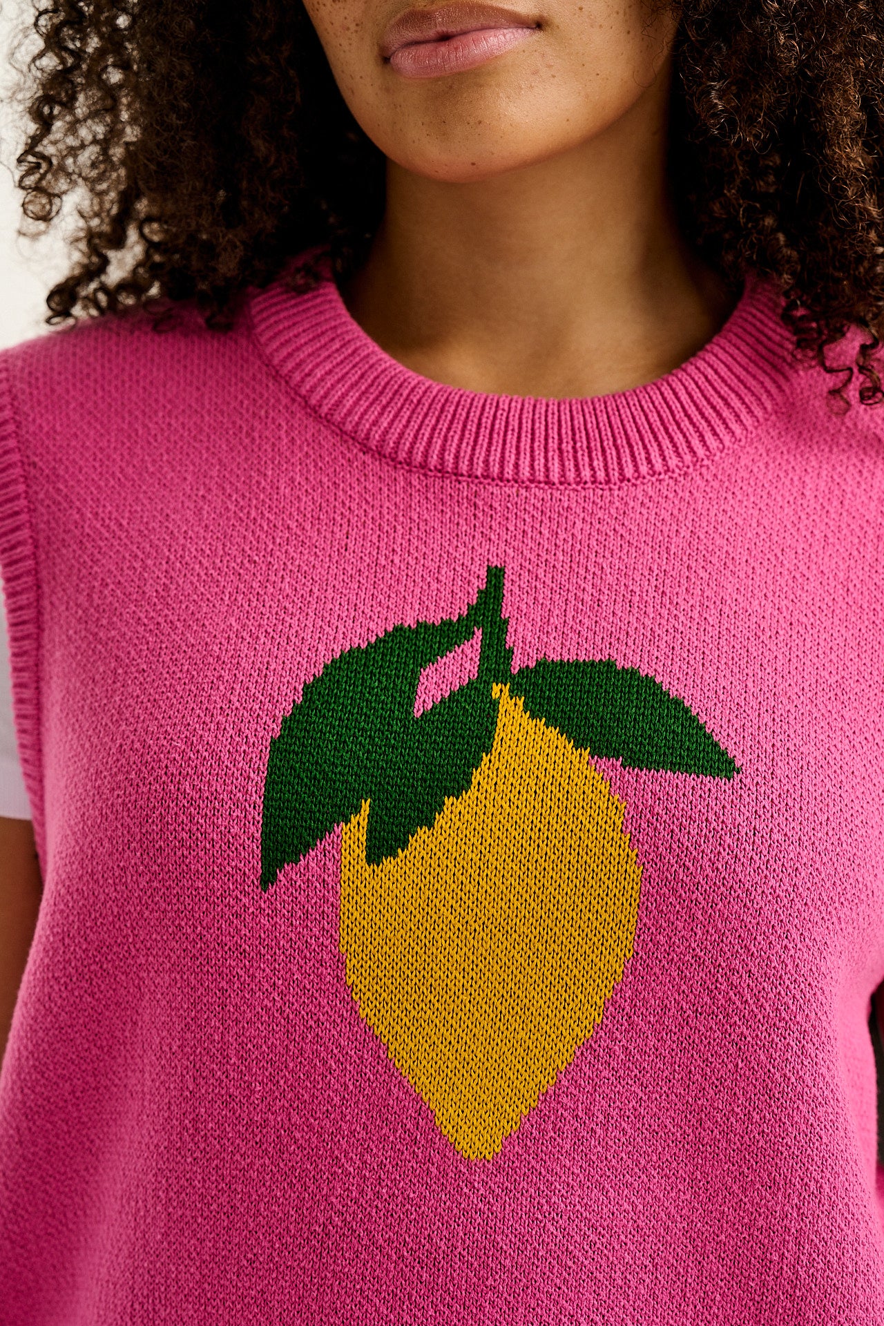 Saffle - Knitted Sweater Vest in Pink with Lemon