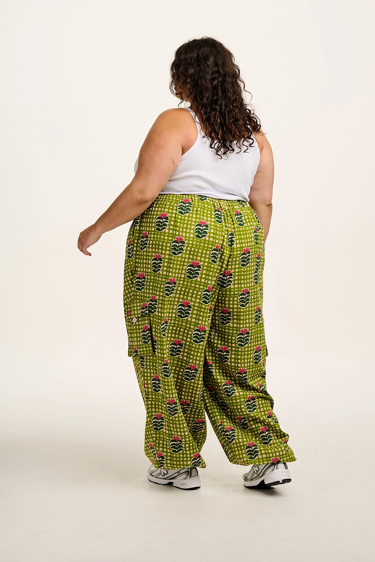 Rumi - Cotton & Linen Barrel Trousers in Blooming Green Checkerboard