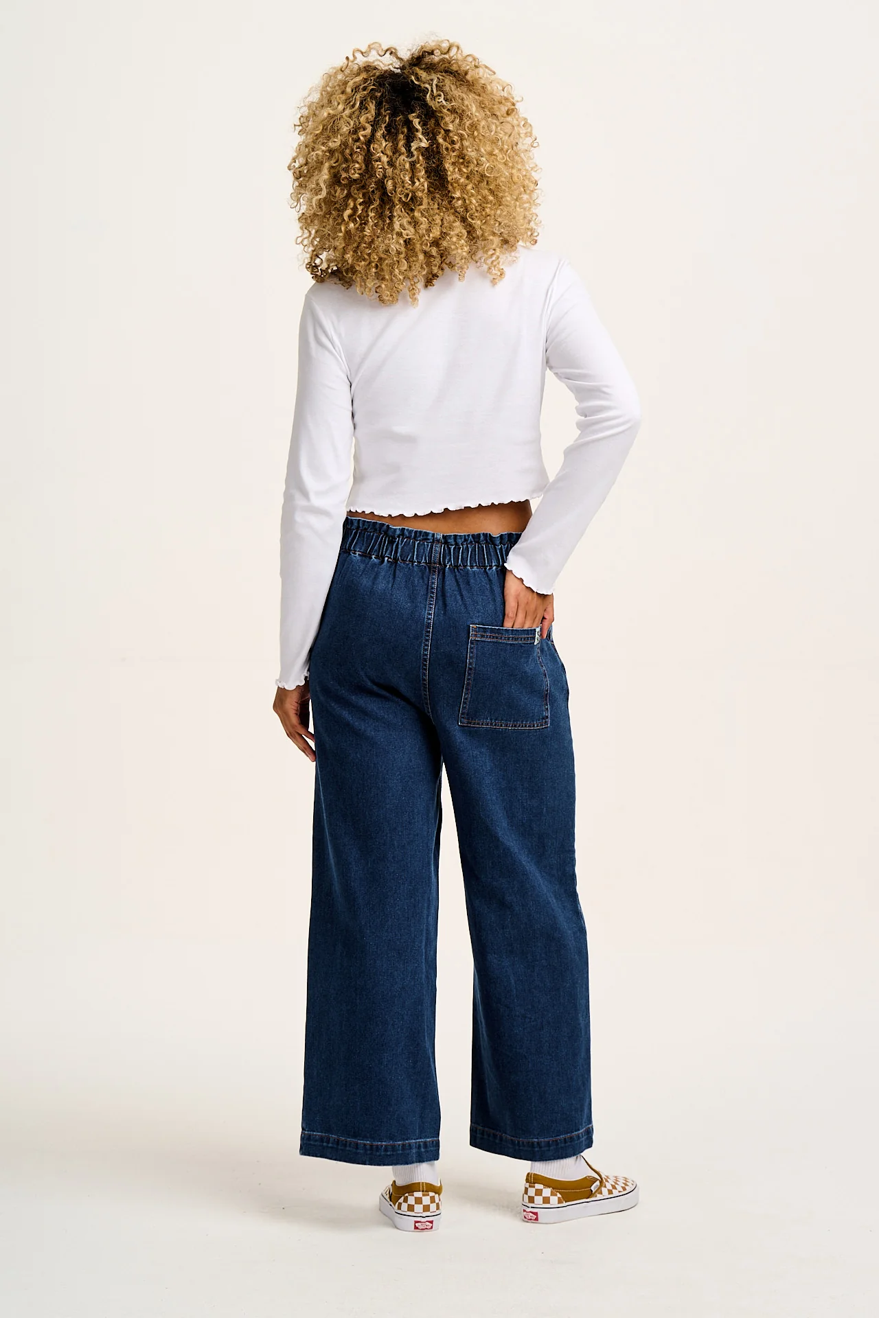 Hansel - Long Sleeve Cotton Crop Top in White