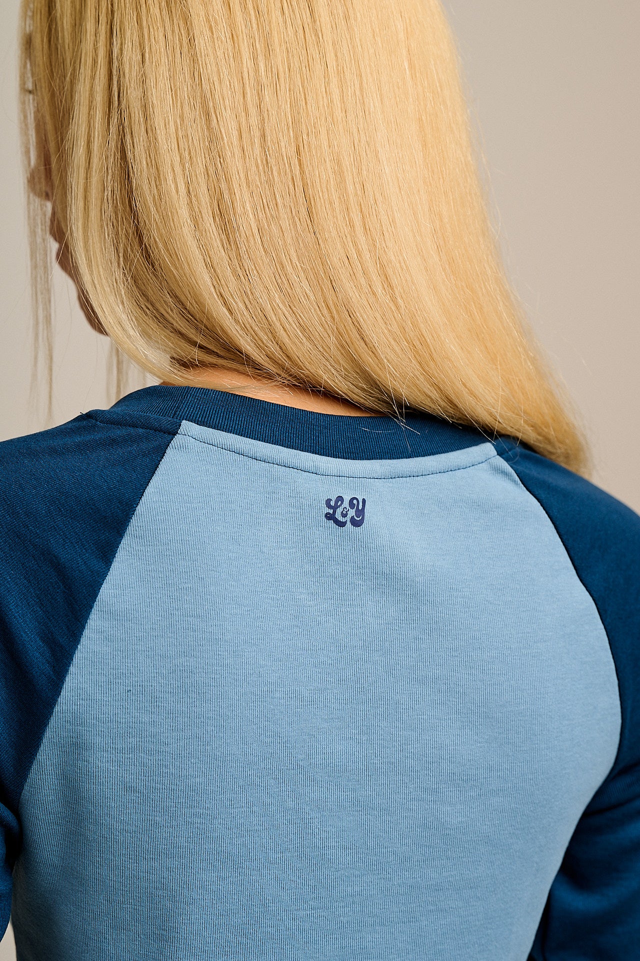 Avi - Long Sleeve Raglan Tee in Blue