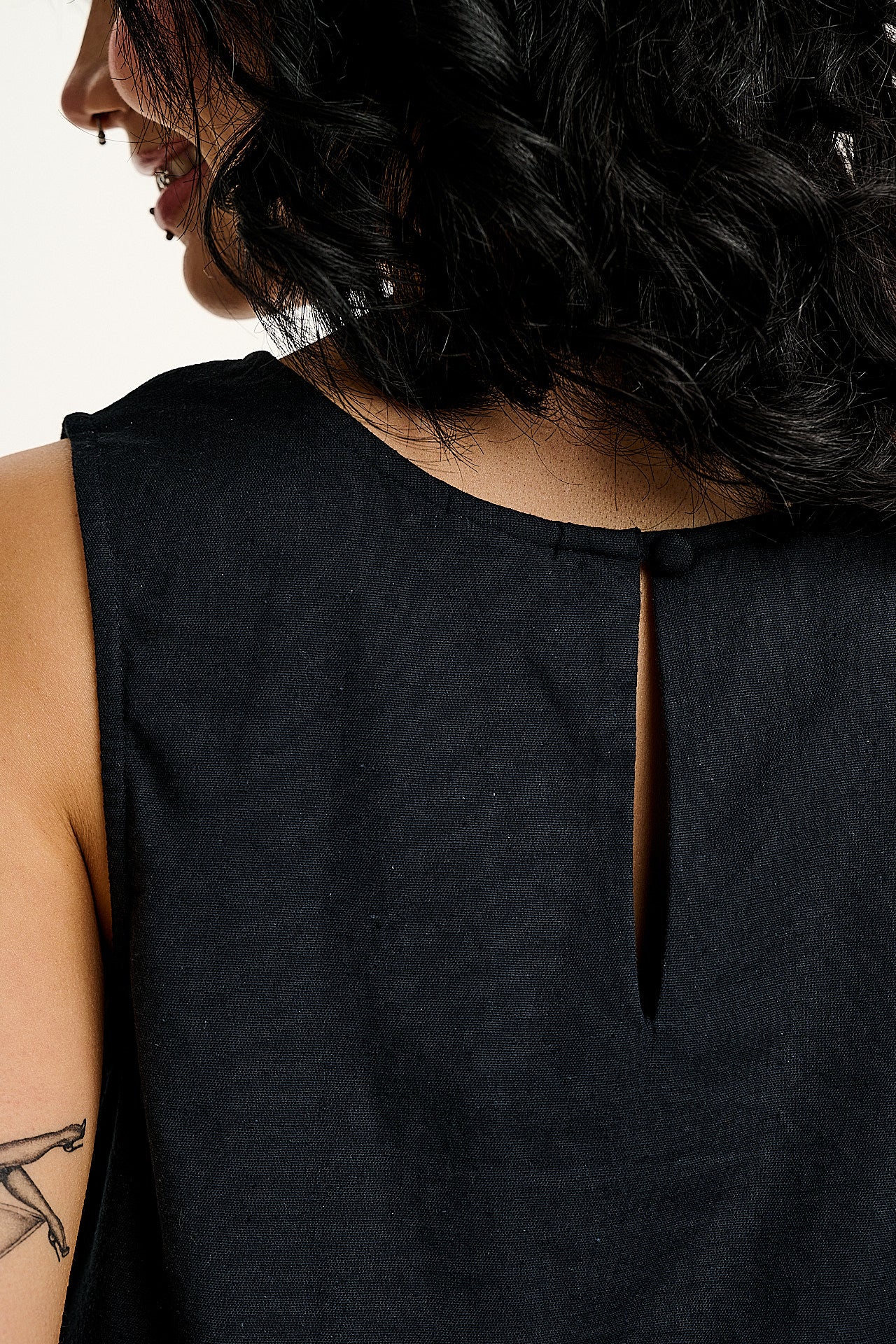 Arden - Cotton & Linen Shell Top in Black