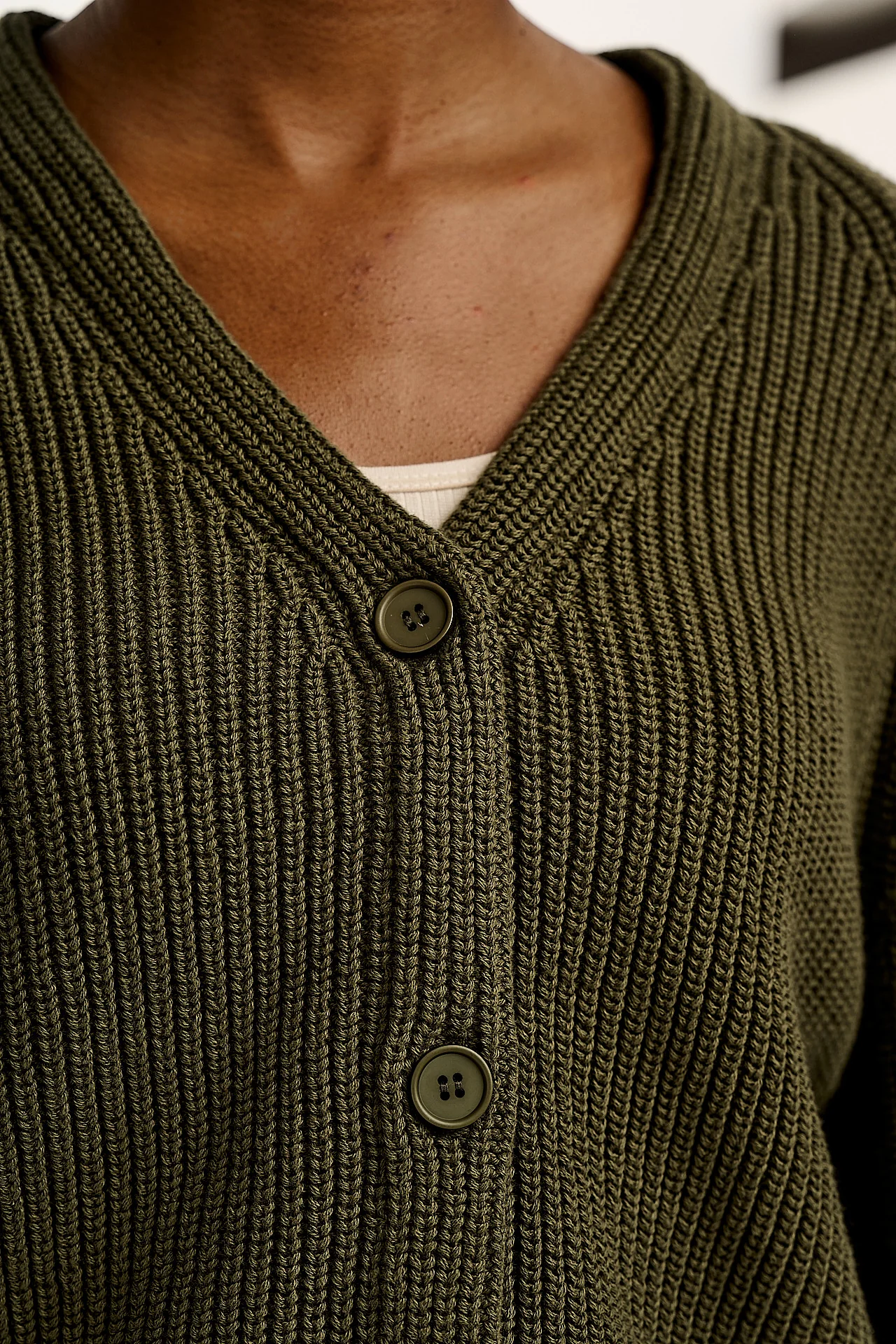 Robyn - V-Neck Cotton Cardigan in Ivy Green