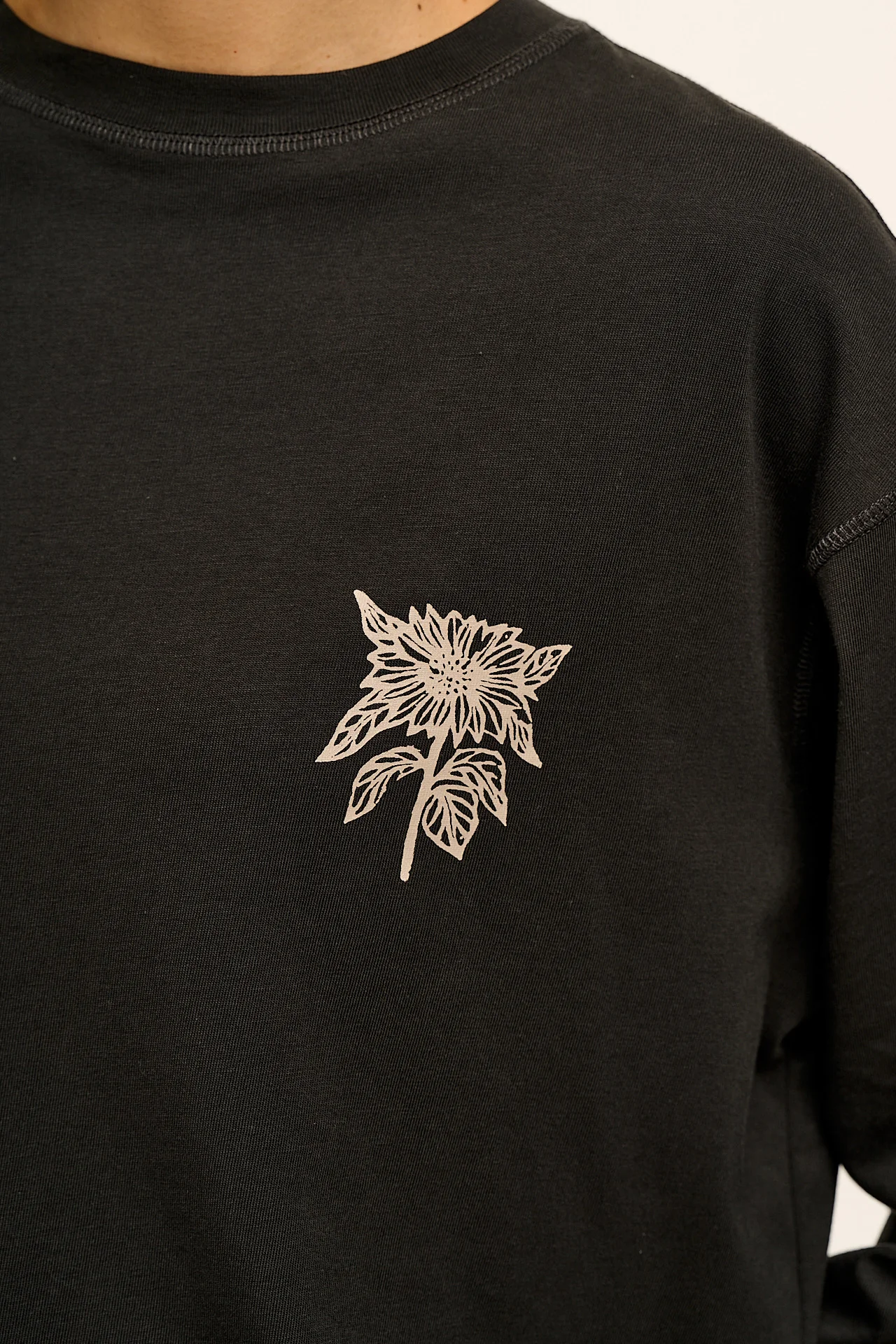 Murat - Oversized Cotton Long Sleeve Tee in Black & White Sunflower Print