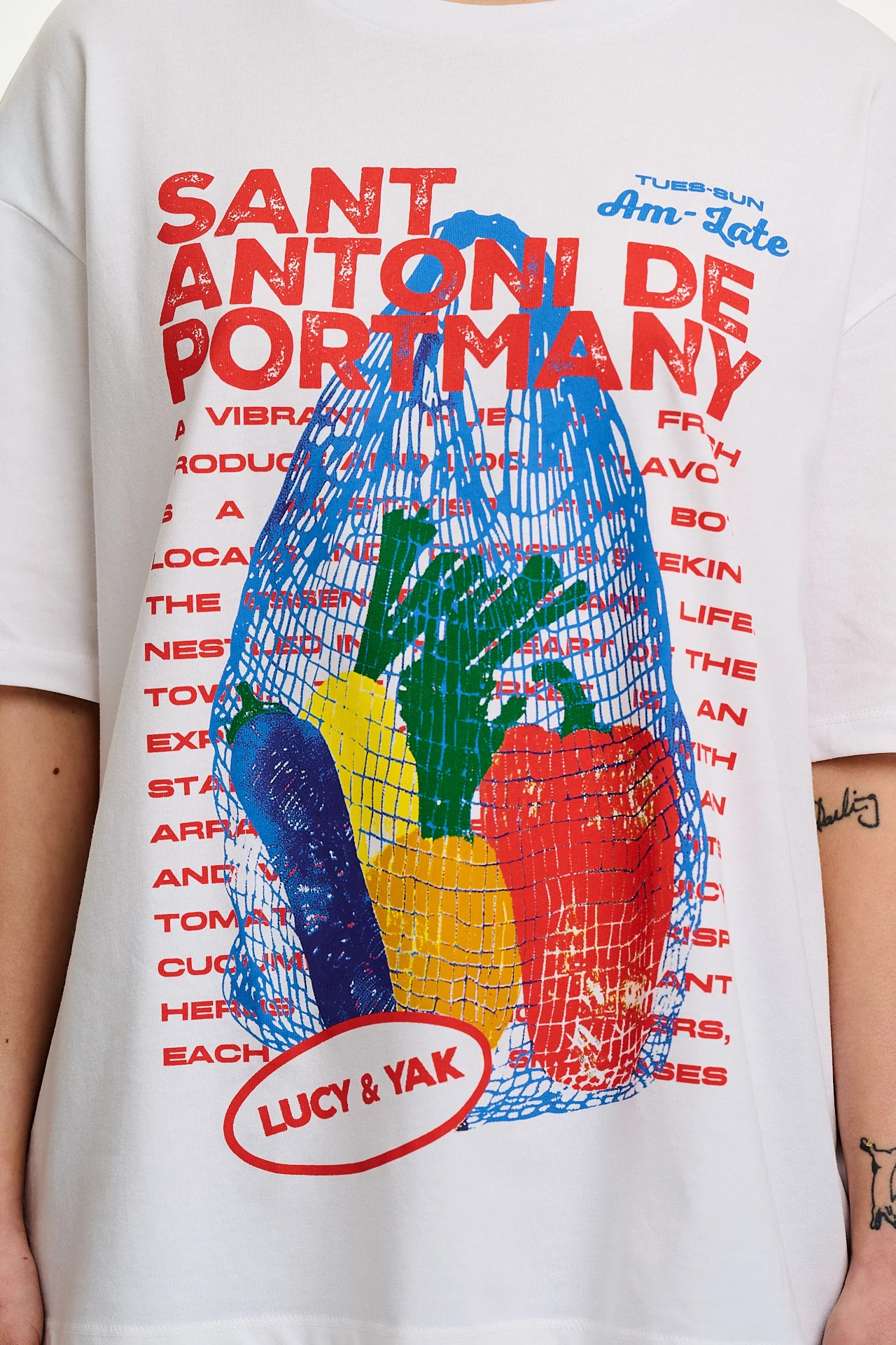 Benny - Oversized Cotton Tee in White Sant Antoni Print