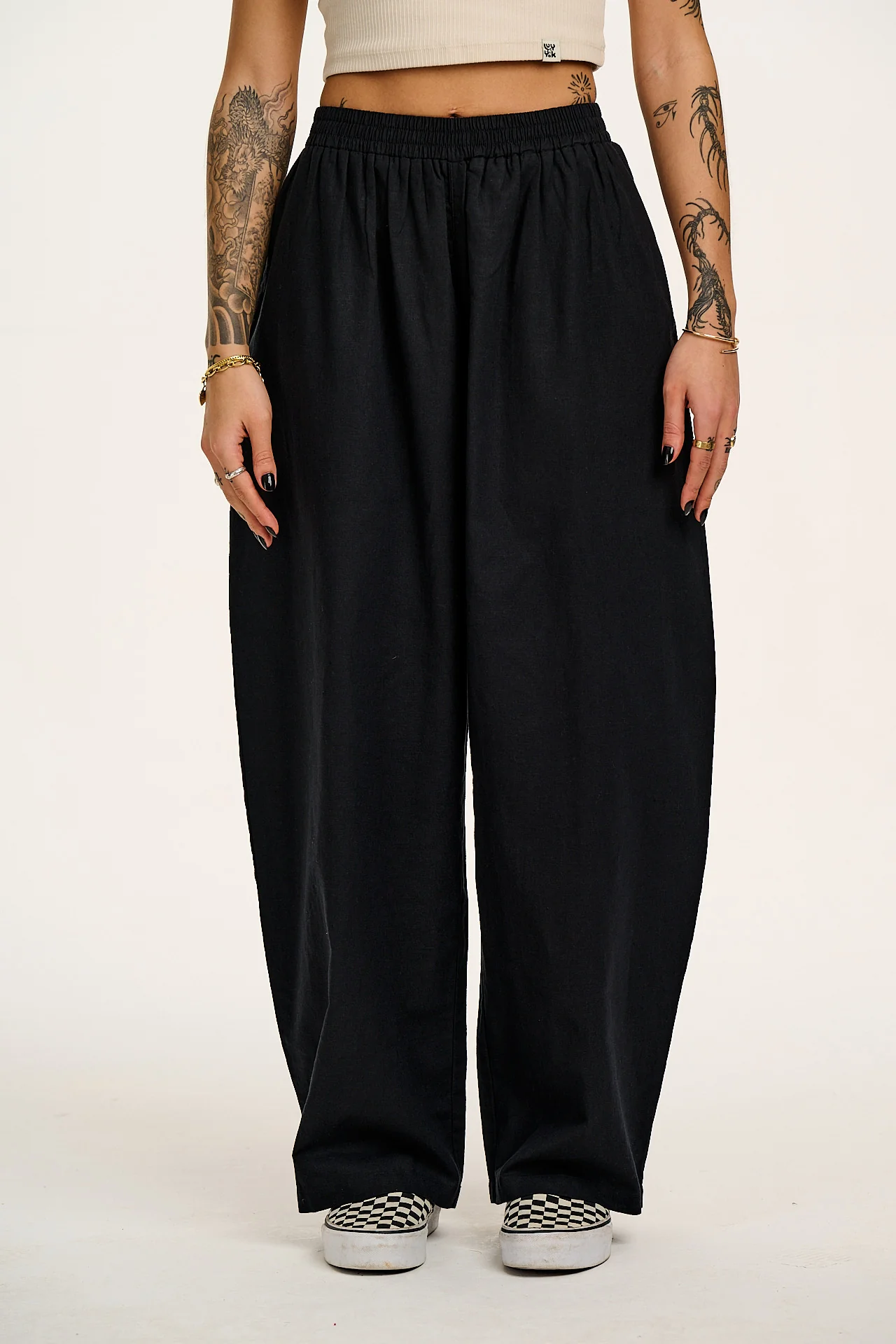 Freddie - Barrel Leg Cotton & Linen Trousers in Black