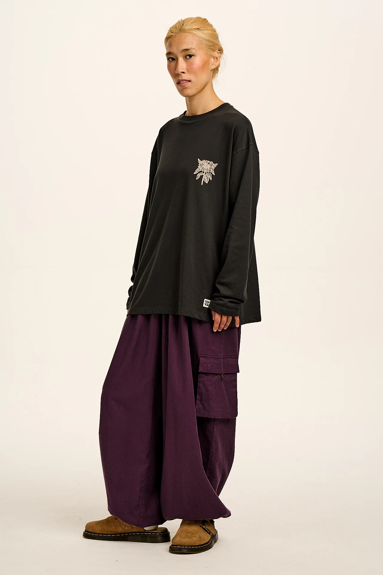 Murat - Oversized Cotton Long Sleeve Tee in Black & White Sunflower Print