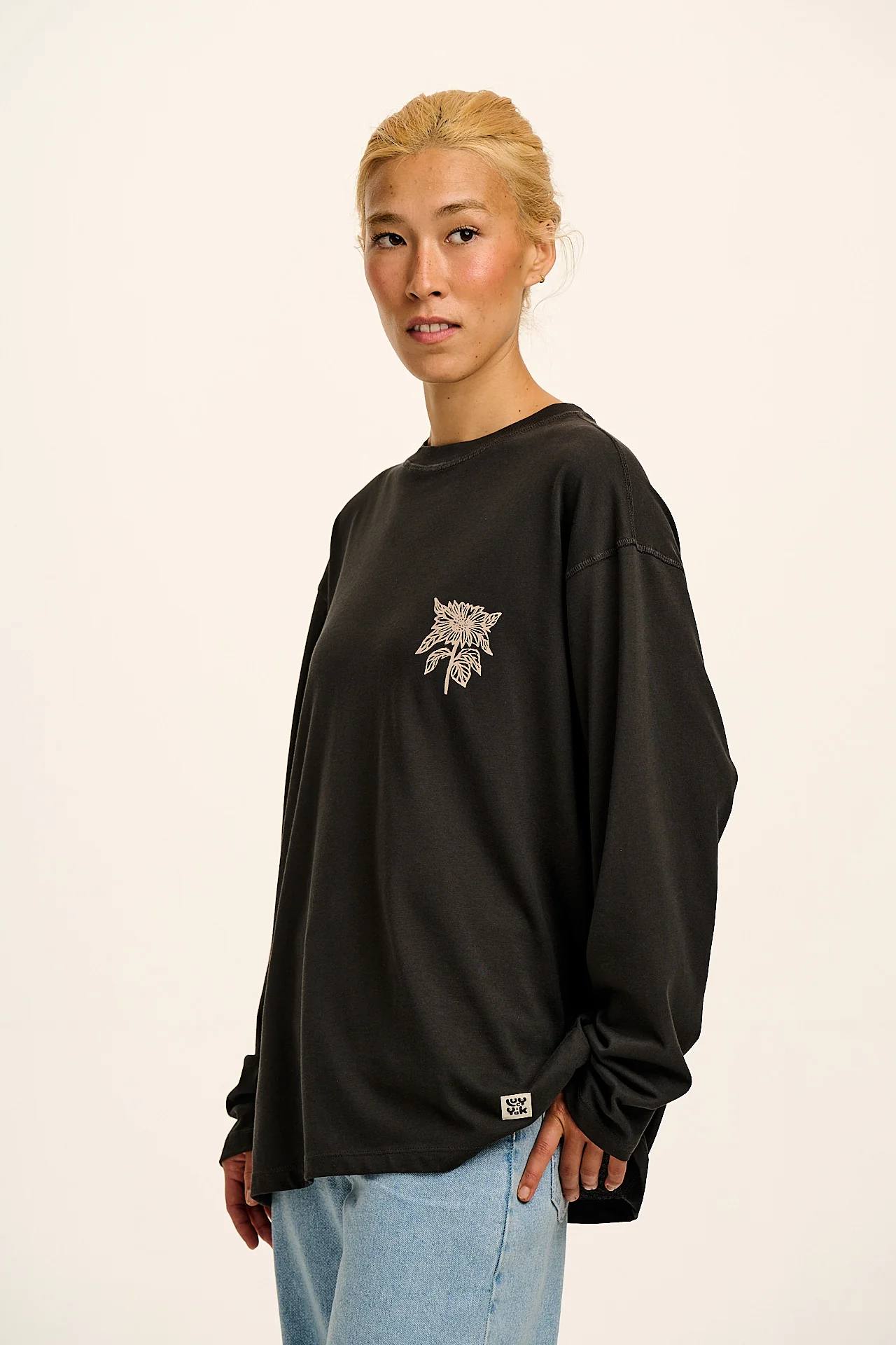 Murat - Oversized Cotton Long Sleeve Tee in Black & White Sunflower Print