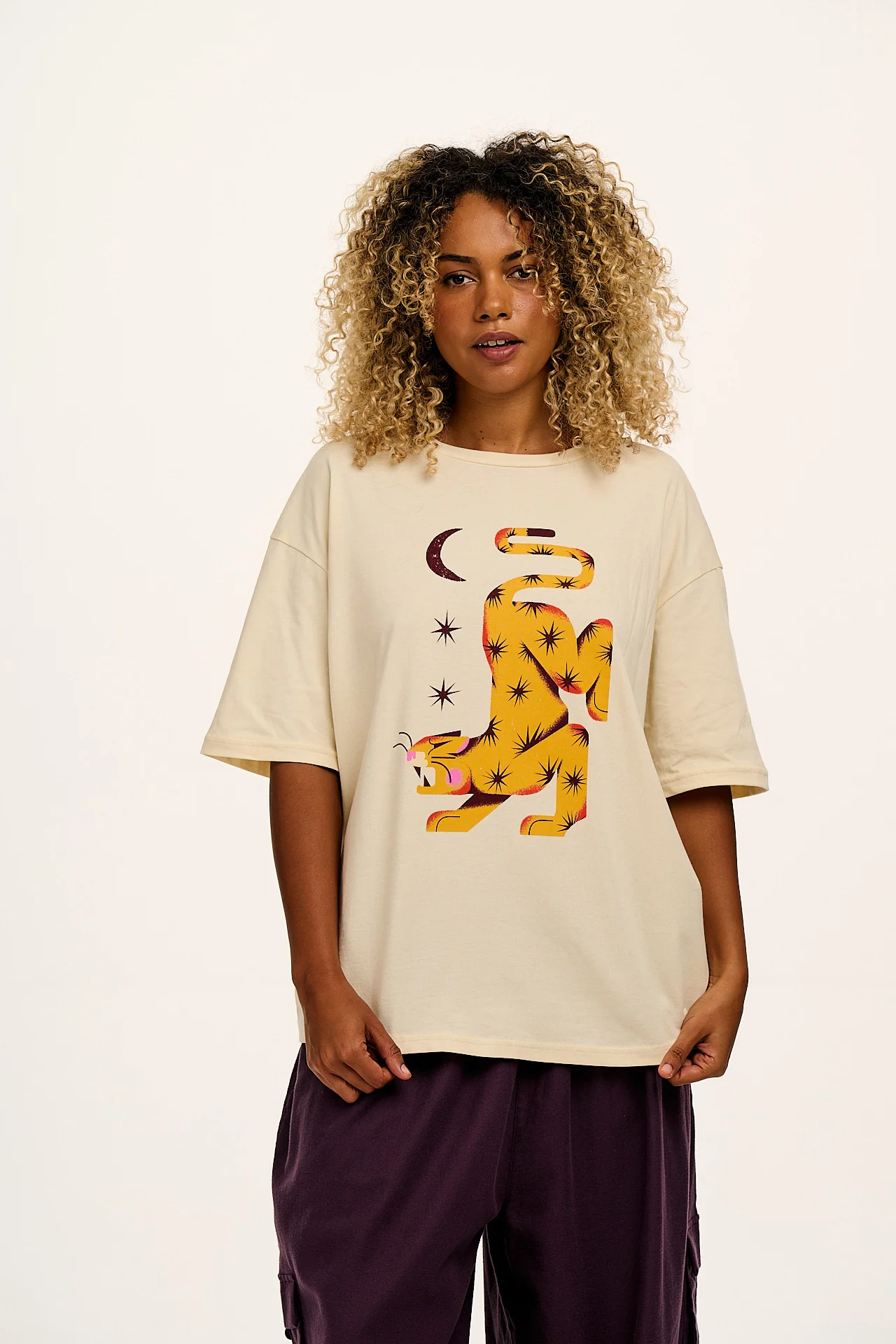 L.E. Benny - Oversized Cotton Tee Artist Print by Hugo Alberto