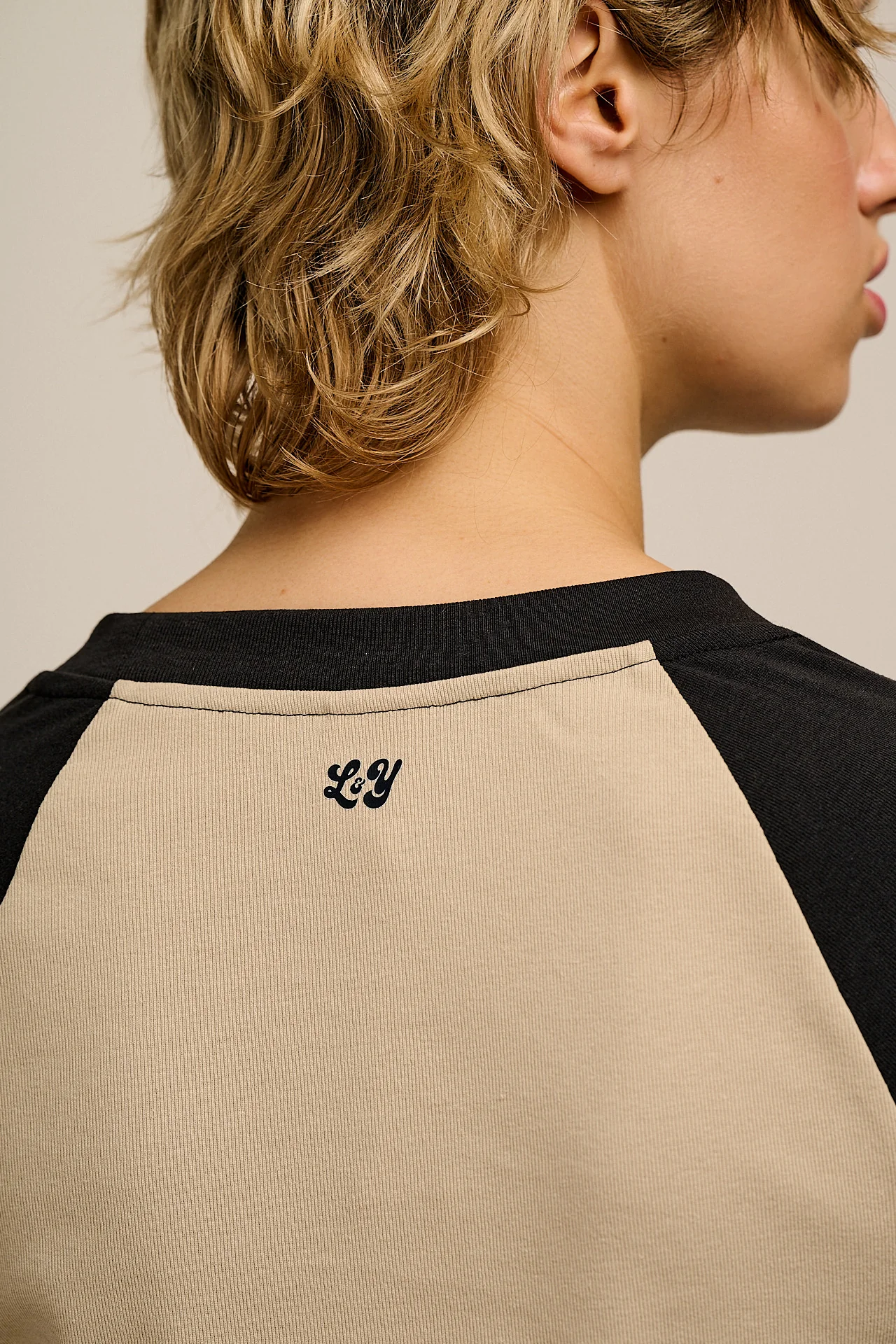 Avi - Long Sleeve Raglan Tee in Black & Beige