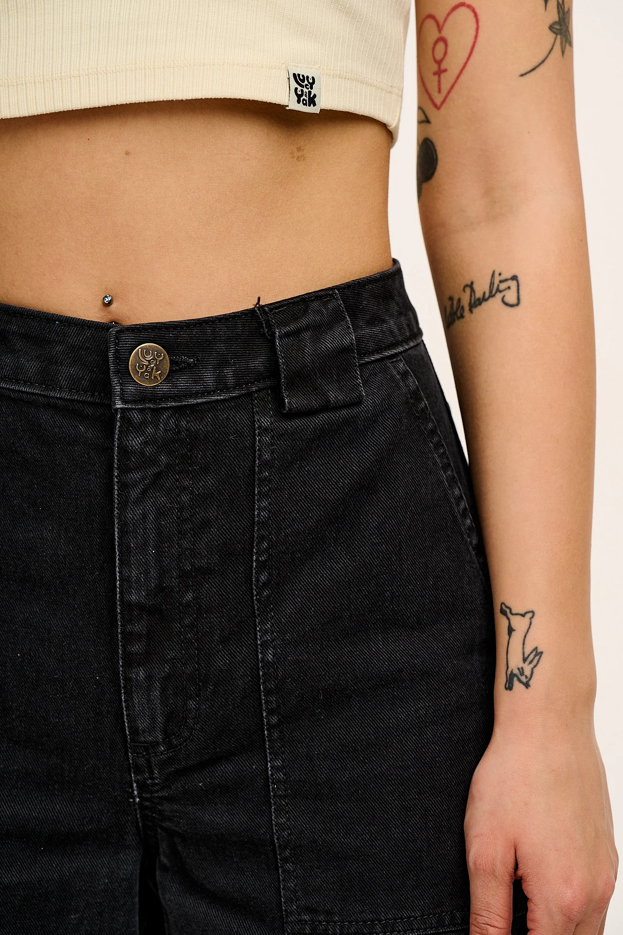 Delores - Wide Leg Denim Jeans in Washed Black