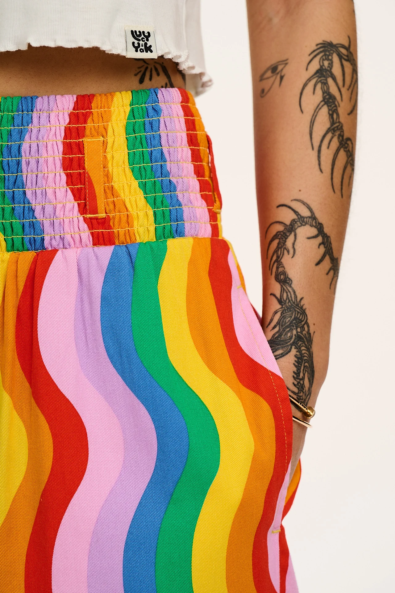 Alexa - Cotton Trousers in Wavy Rainbow Print