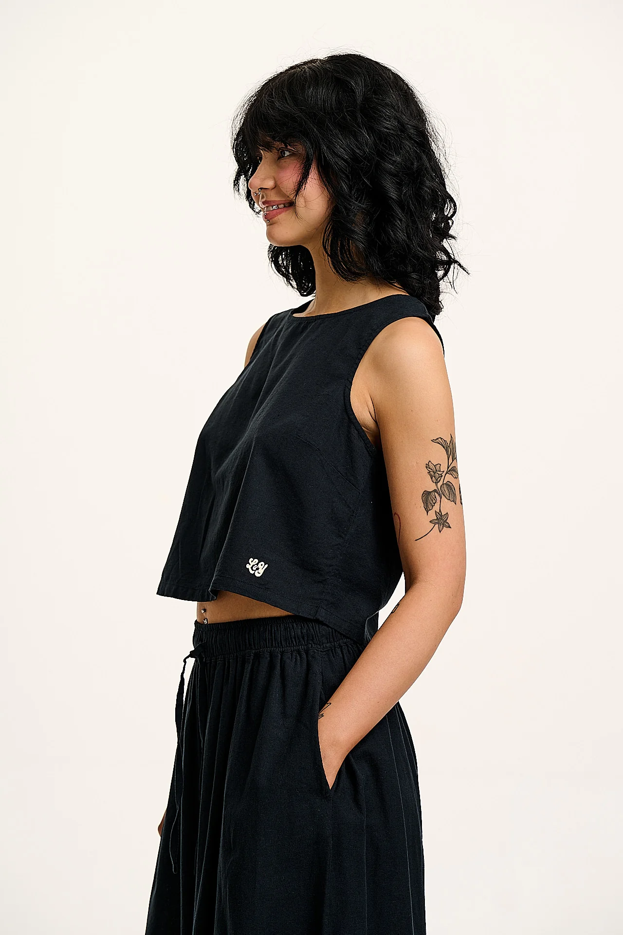 Arden - Cotton & Linen Shell Top in Black