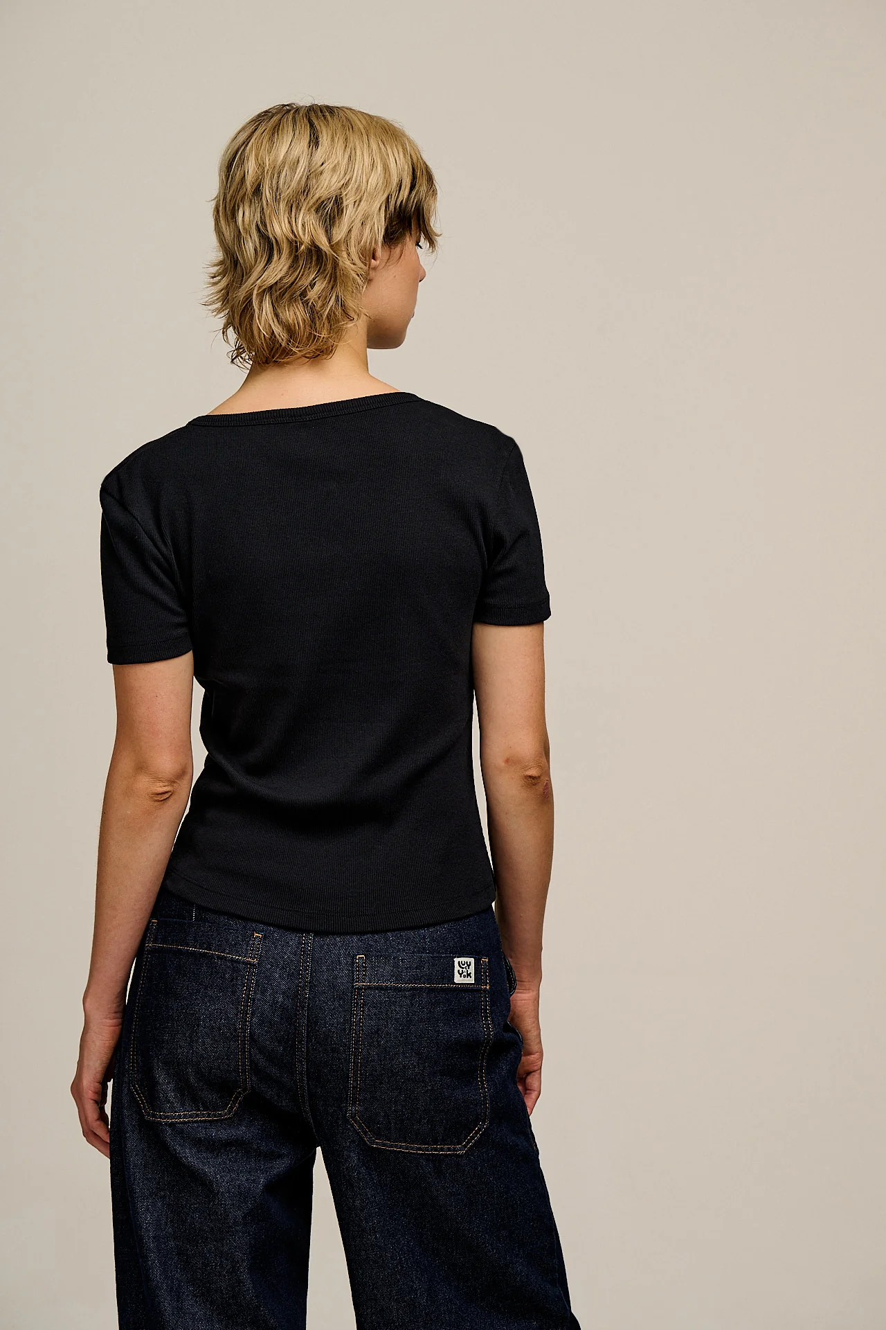 Ivy - Ribbed Cotton V Neck Tee in Black