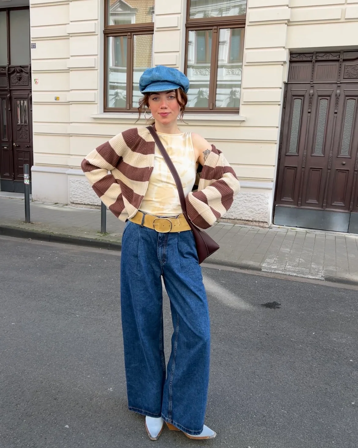 Cole - Wide Leg Denim Jeans in Mid Wash Blue