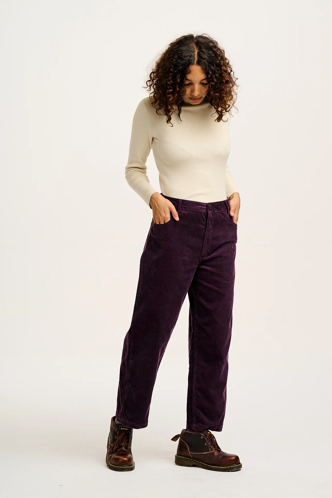 Drew - Cropped Straight Leg Corduroy Trousers in Plum Perfect