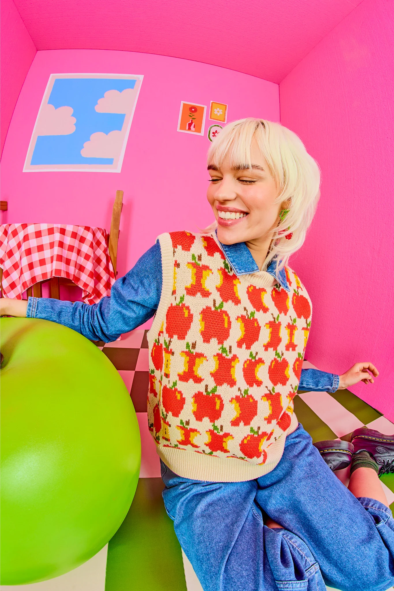 Saffle - Knitted Sweater Vest in Red Apples