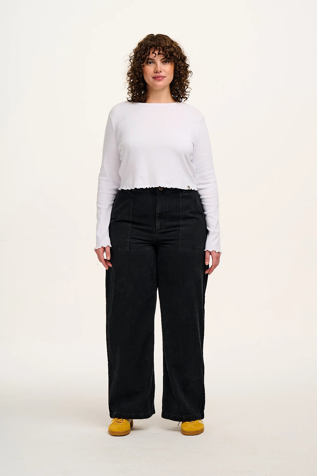 Delores - Wide Leg Denim Jeans in Washed Black