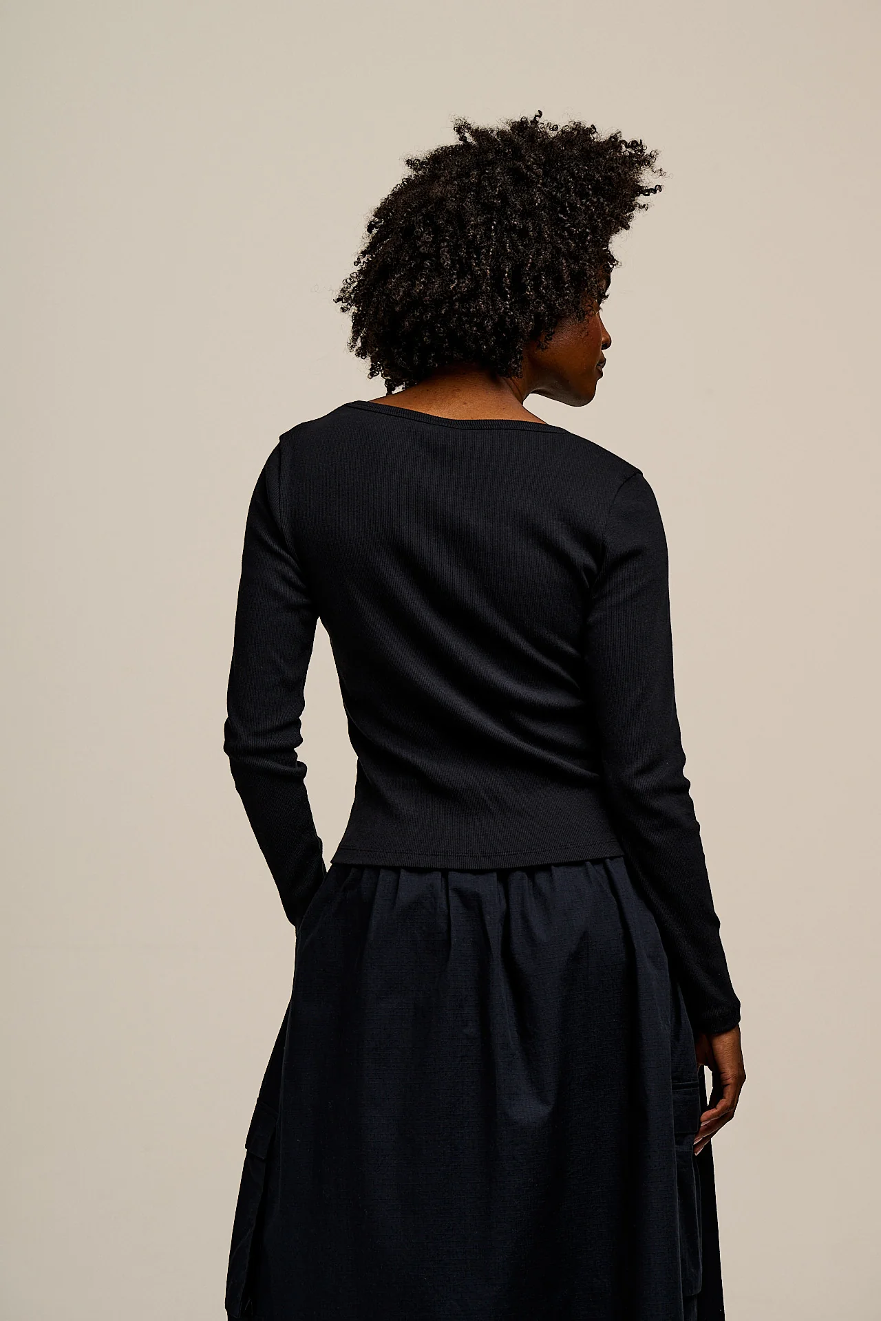 Remy - Ribbed Cotton Scoop Neck Long Sleeve Tee in Black