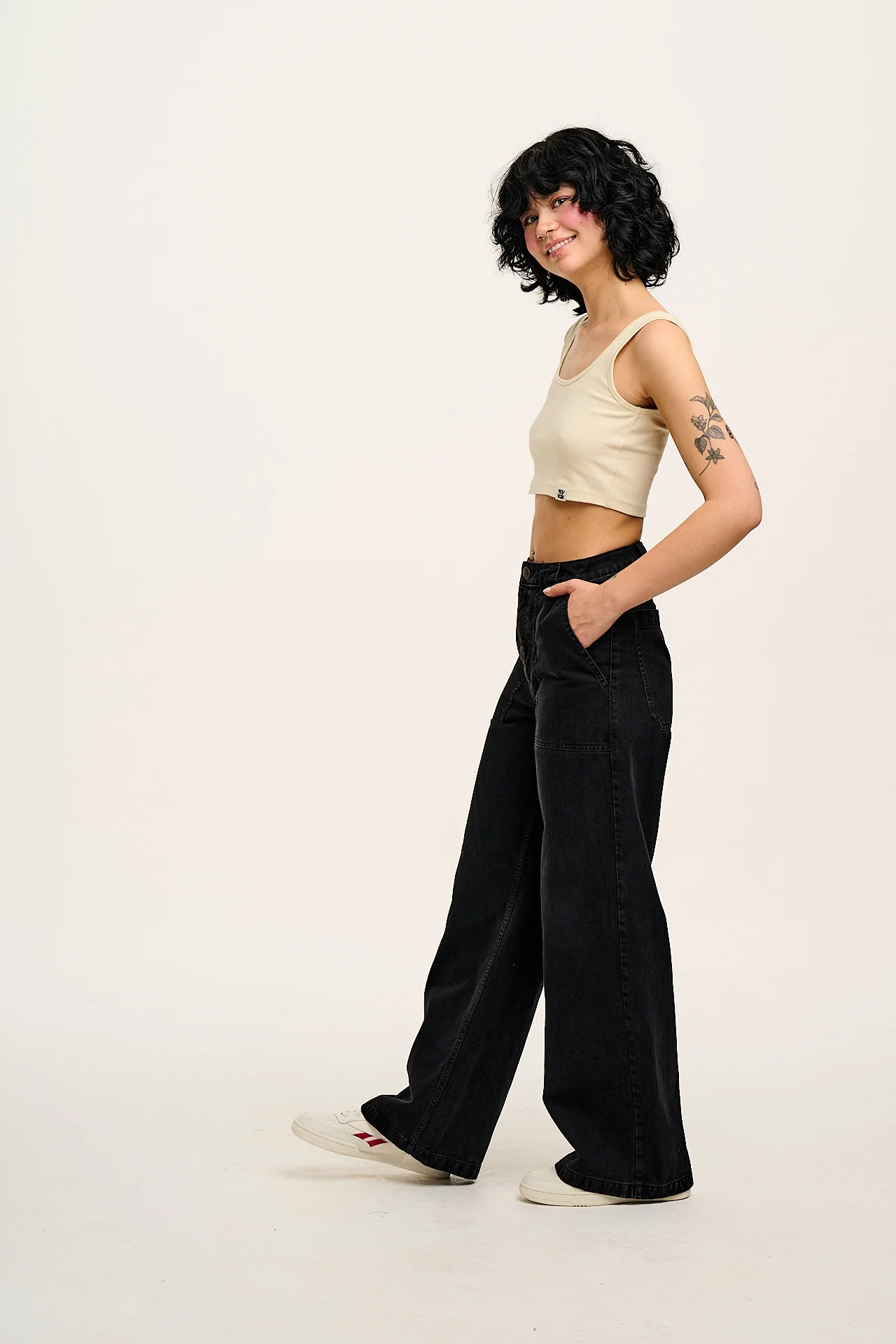 Delores - Wide Leg Denim Jeans in Washed Black
