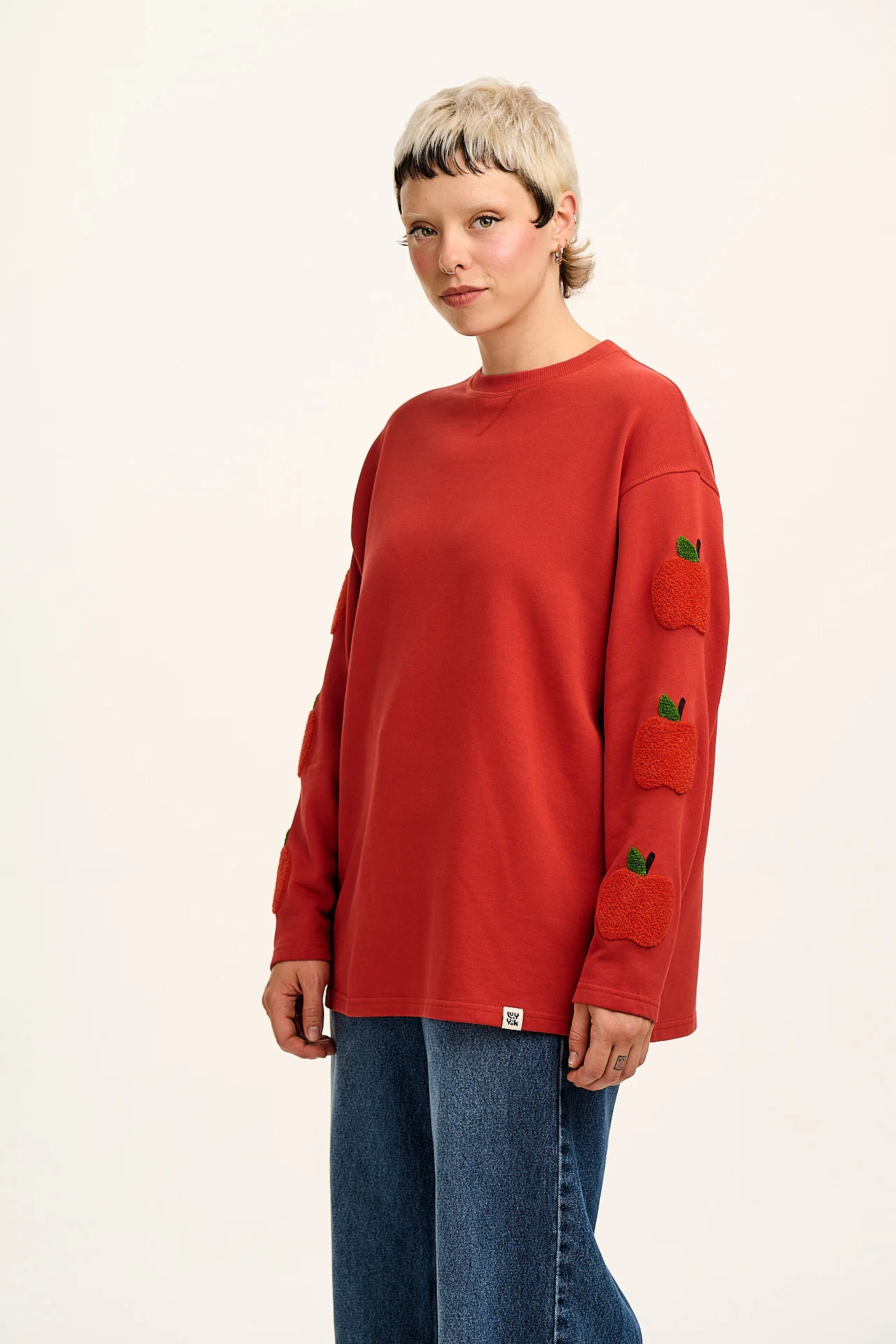 Kai - Midweight Cotton Crew Neck Sweatshirt in Red Apples Motif