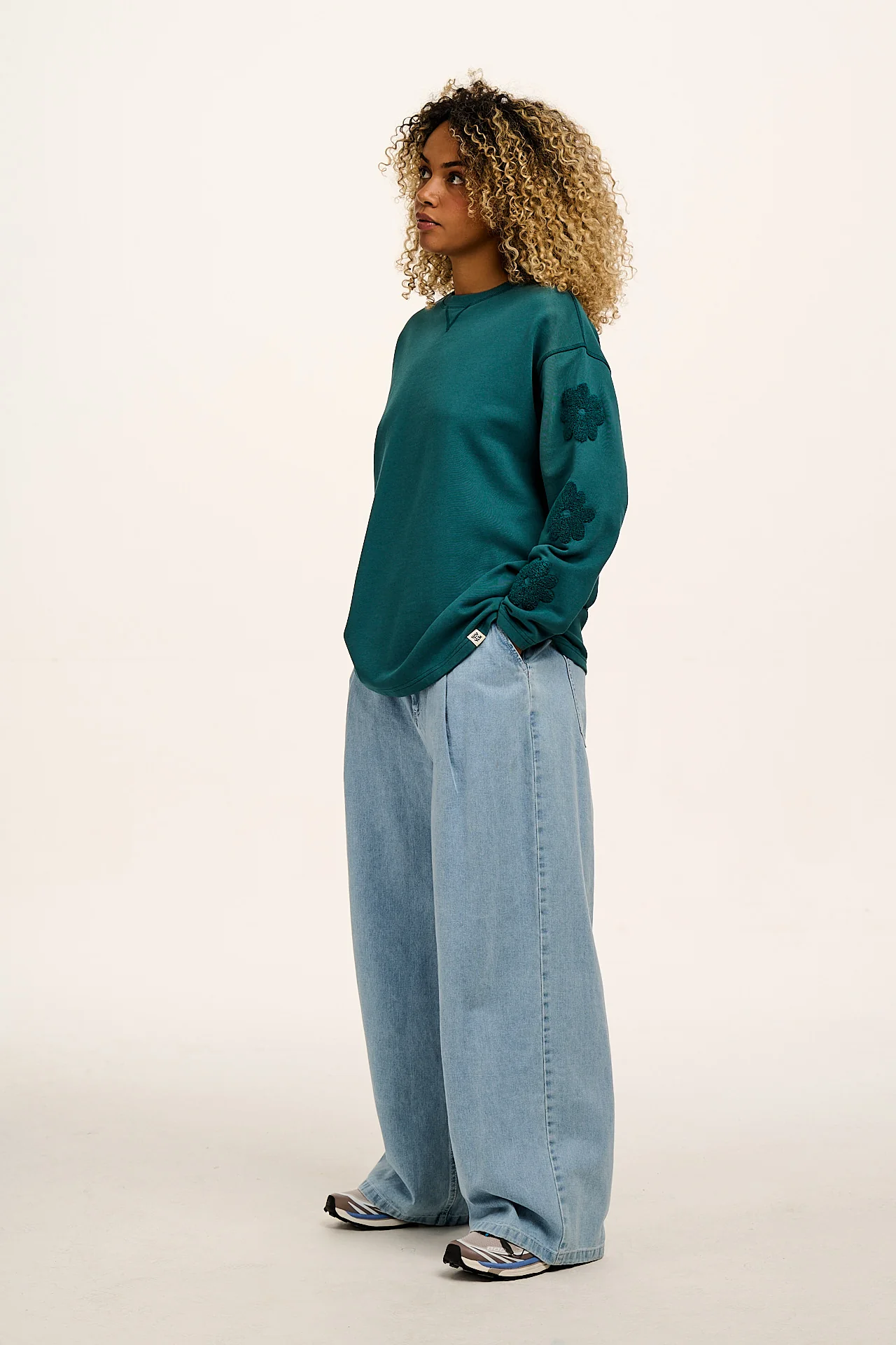 Kai - Midweight Cotton Crew Neck Sweatshirt in Teal Tucker with Flower Motif