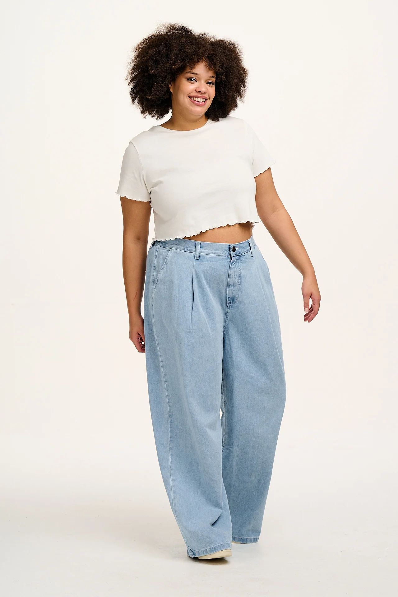 Cole - Wide Leg Denim Jeans in Light Wash Blue