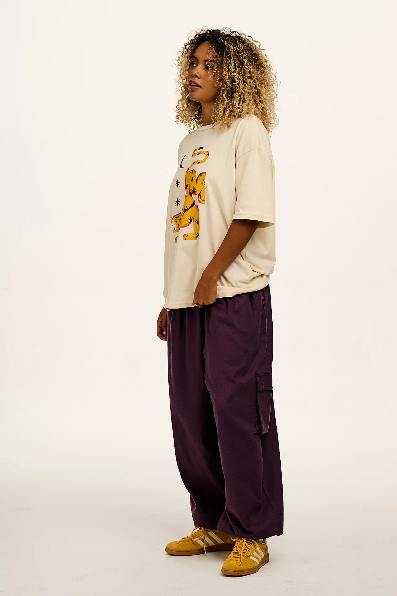 L.E. Benny - Oversized Cotton Tee Artist Print by Hugo Alberto