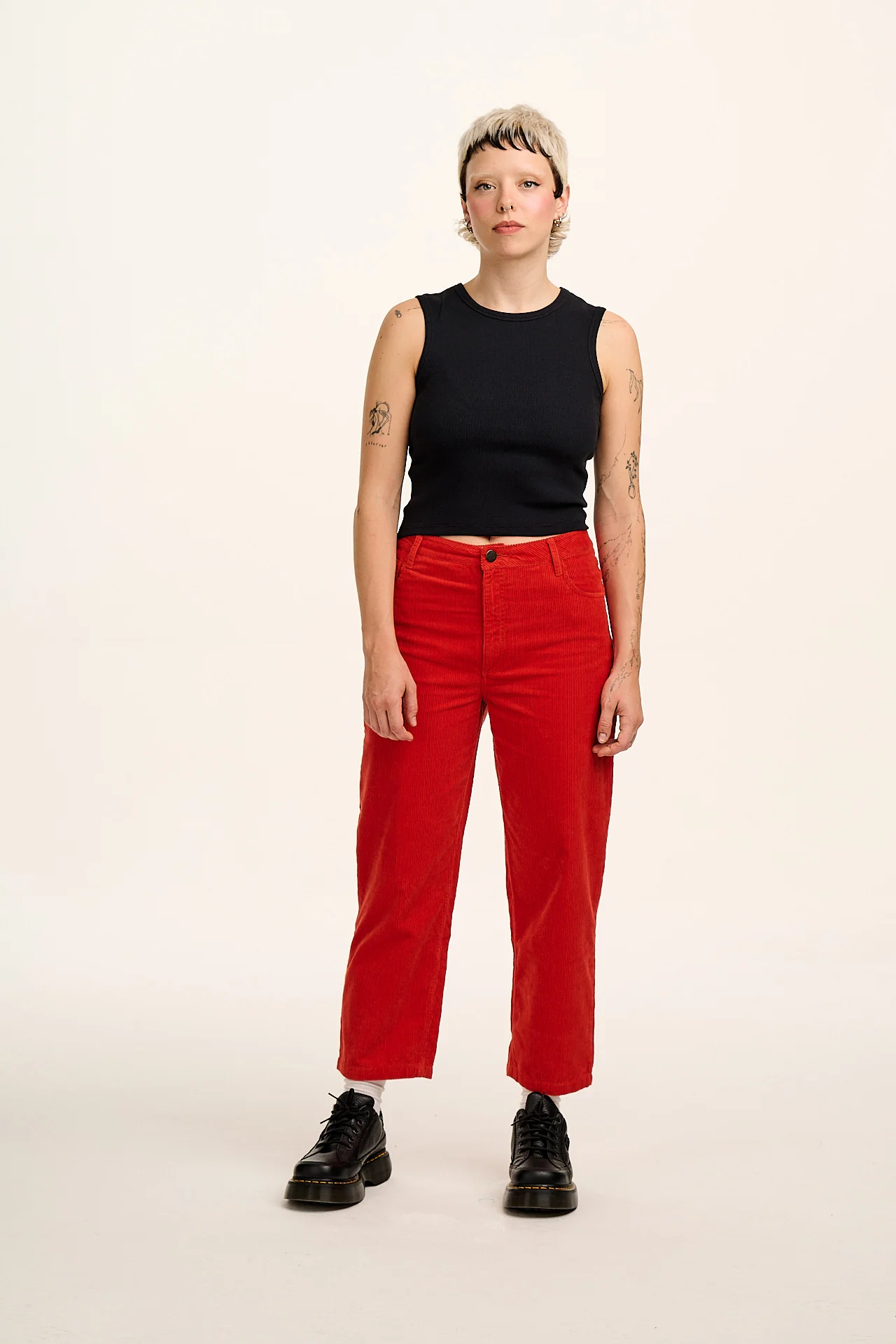 Drew - Straight Leg Corduroy Trousers in Red