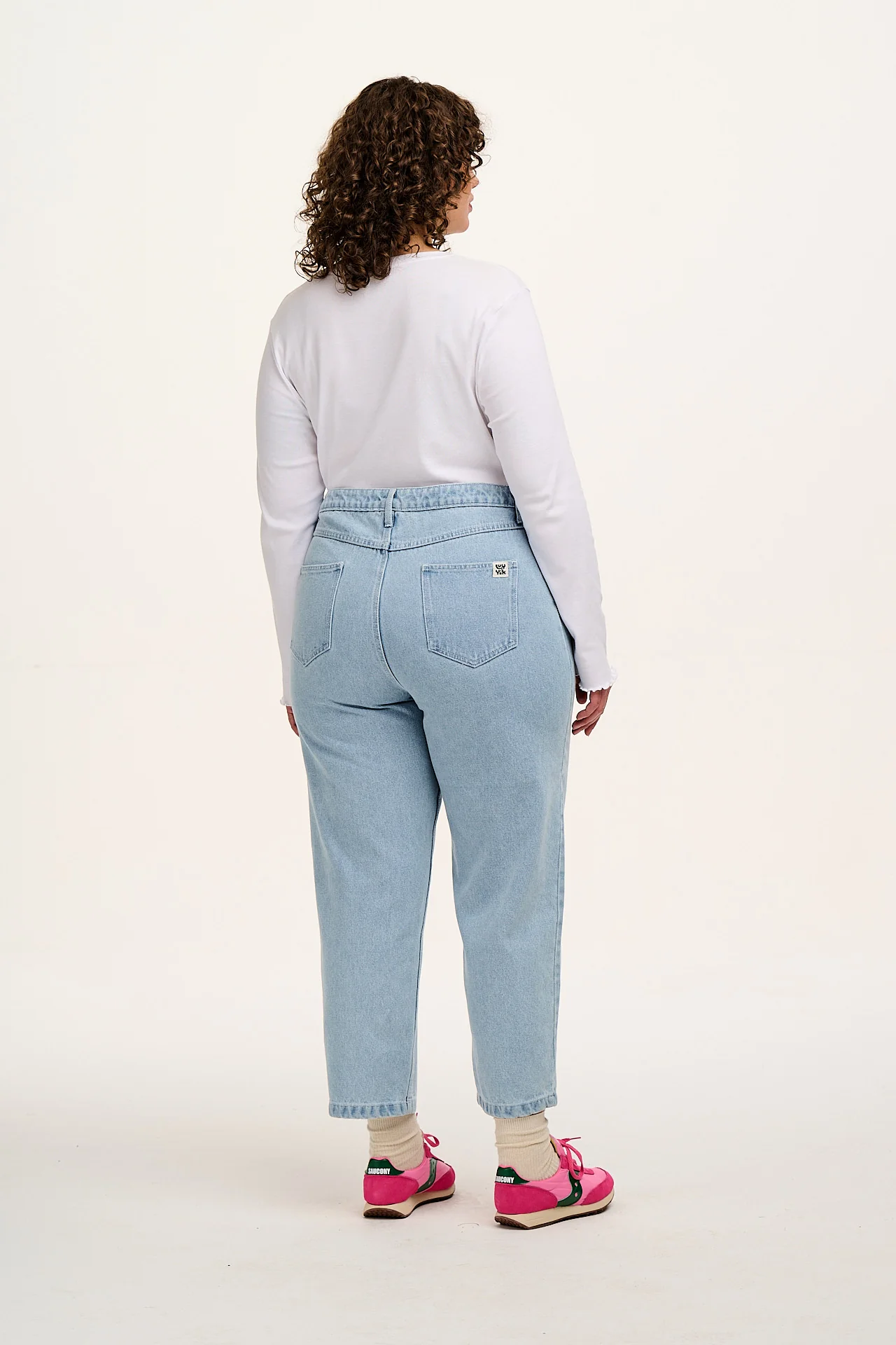 Drew - Cropped Straight Leg Denim Jeans in Light Wash Blue