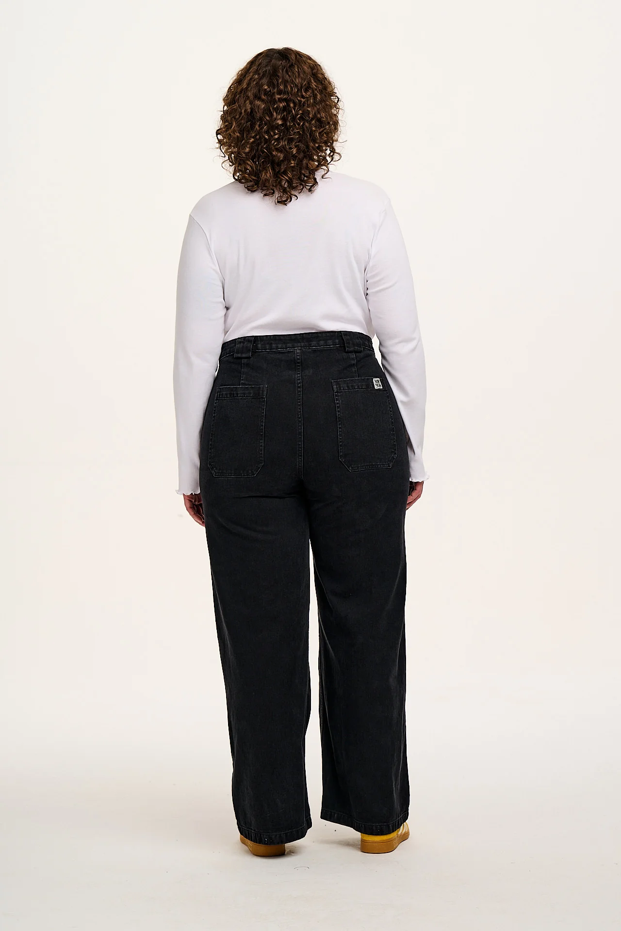 Delores - Wide Leg Denim Jeans in Washed Black