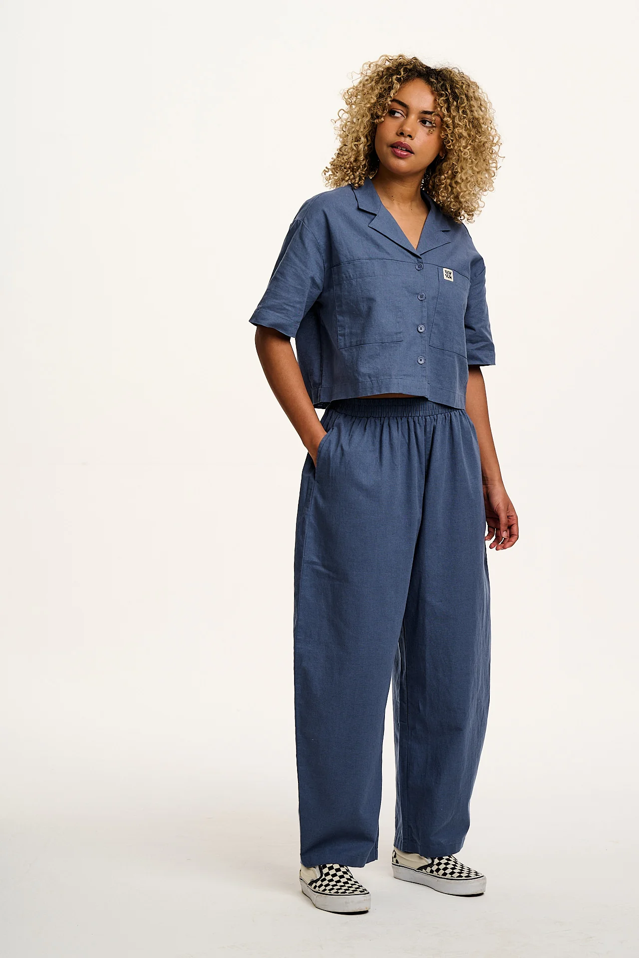 Freddie - Barrel Leg Cotton & Linen Trousers in Vintage Indigo