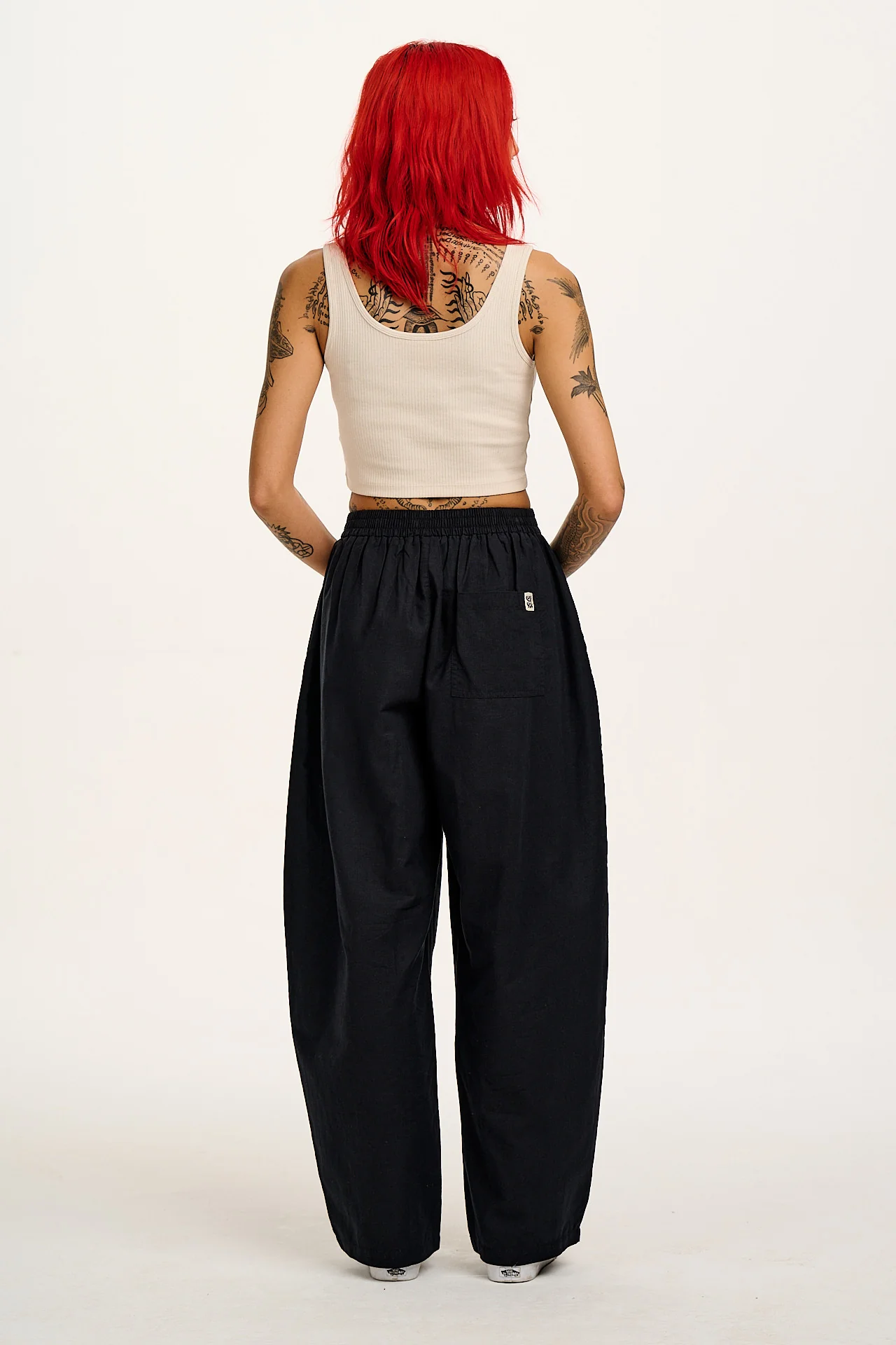 Freddie - Barrel Leg Cotton & Linen Trousers in Black