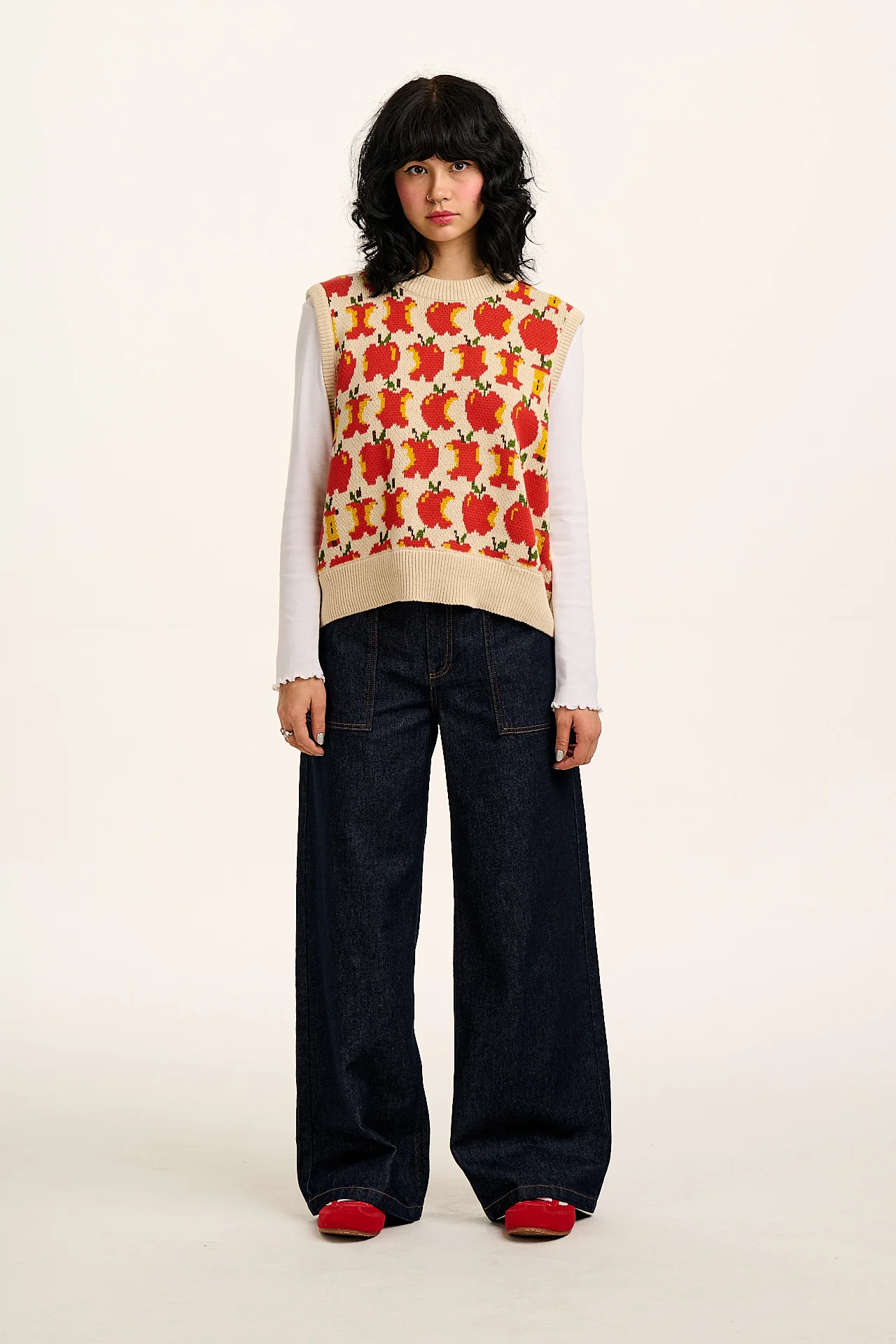 Saffle - Knitted Sweater Vest in Red Apples