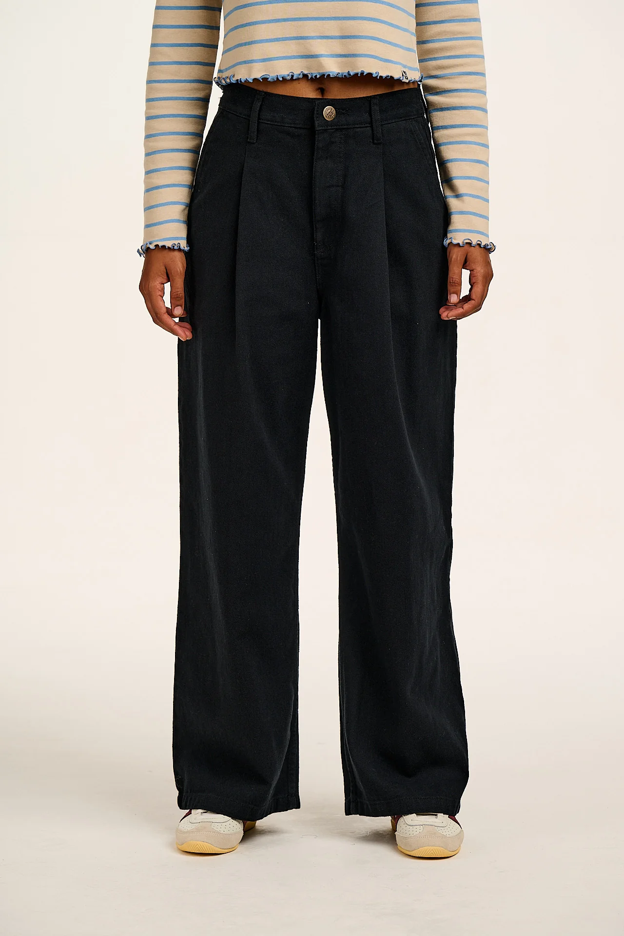 Cole - Wide Leg Denim Jeans in Black