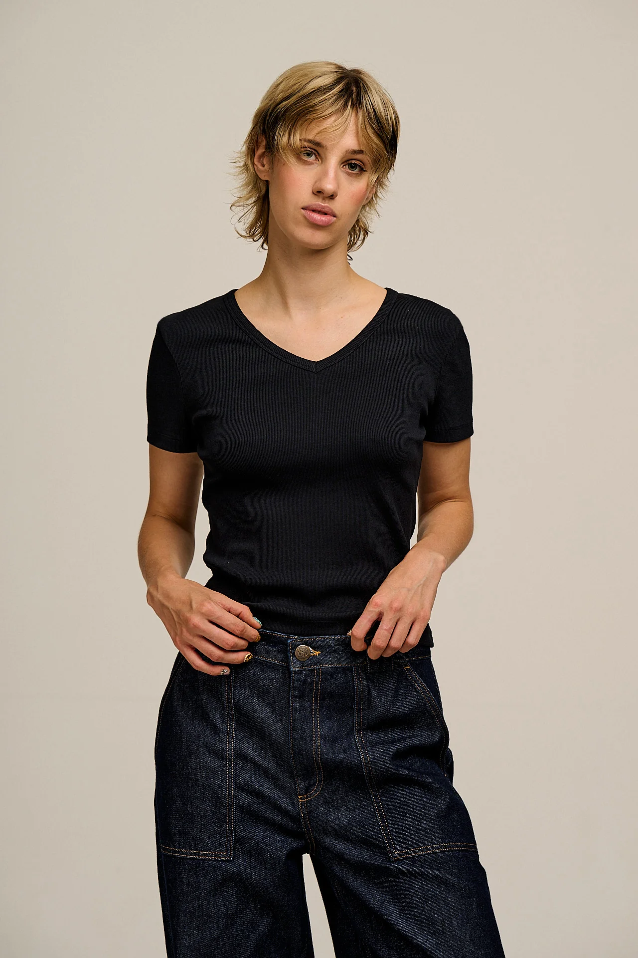 Ivy - Ribbed Cotton V Neck Tee in Black